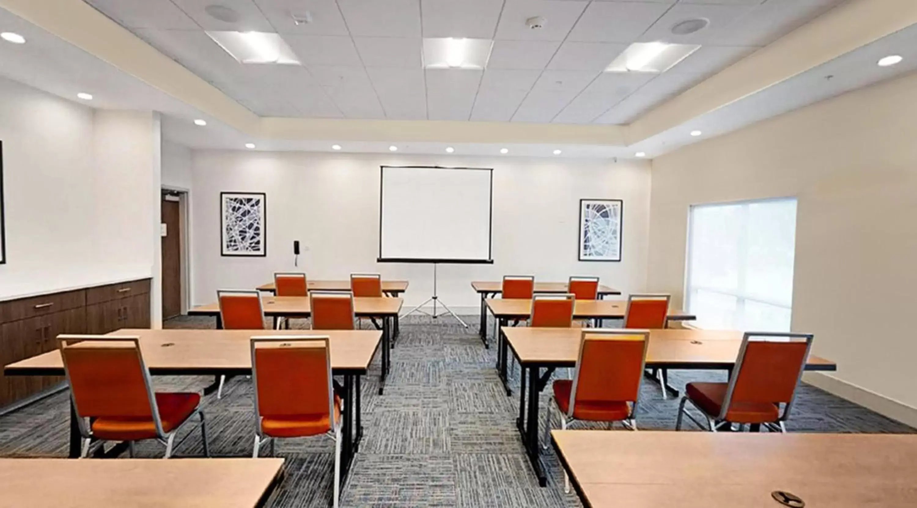 Meeting/conference room in Holiday Inn Express & Suites - Chalmette - New Orleans S, an IHG Hotel