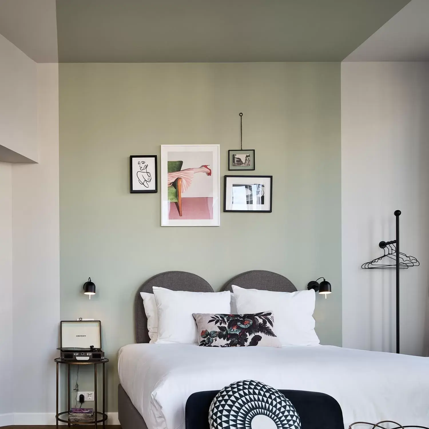 Deluxe Double Room with Bath in FINCH Boutique Hotel, downtown Deluxe Double Room with Bath in FINCH Boutique Hotel, downtown