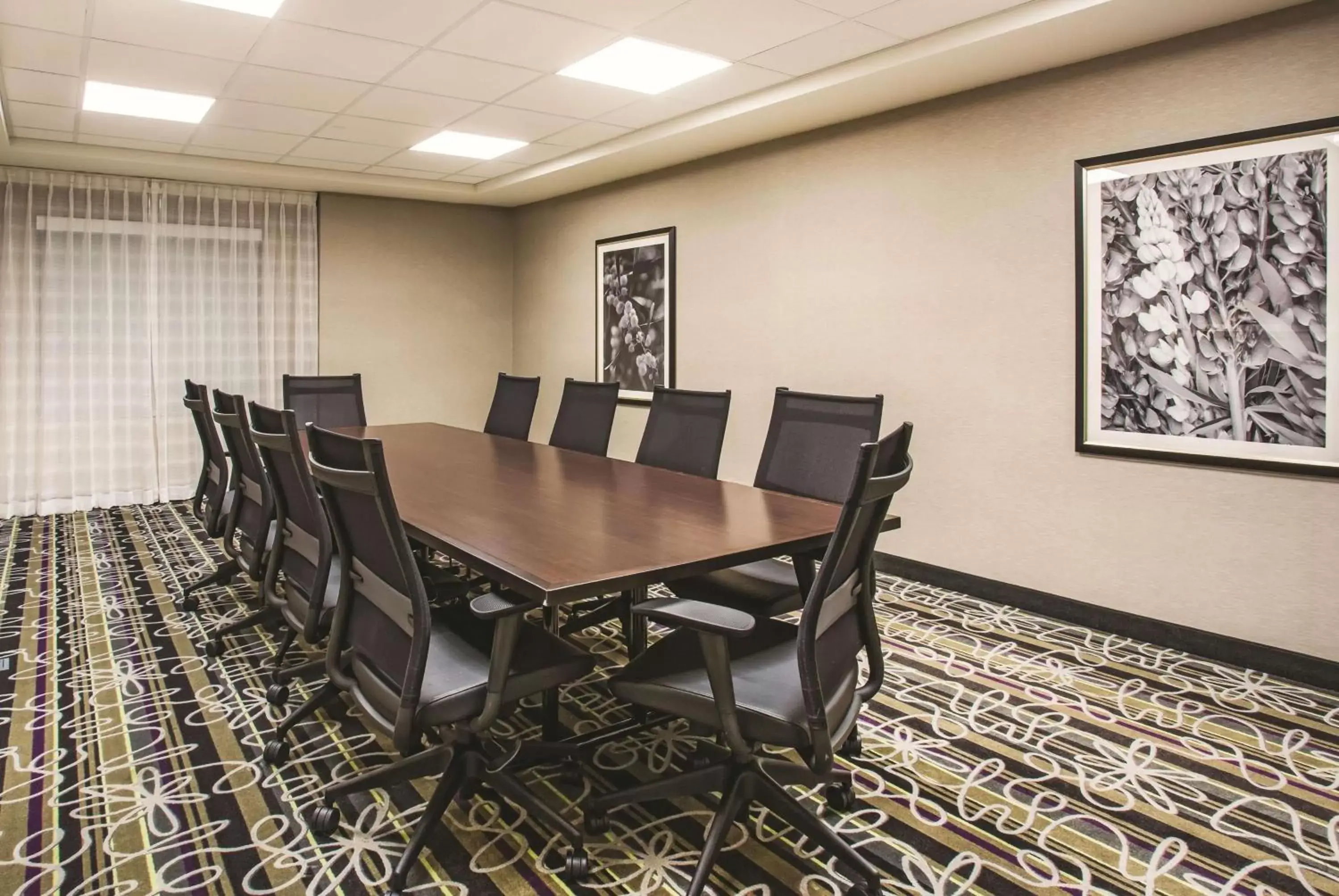 Meeting/conference room in La Quinta by Wyndham Las Vegas Summerlin Tech