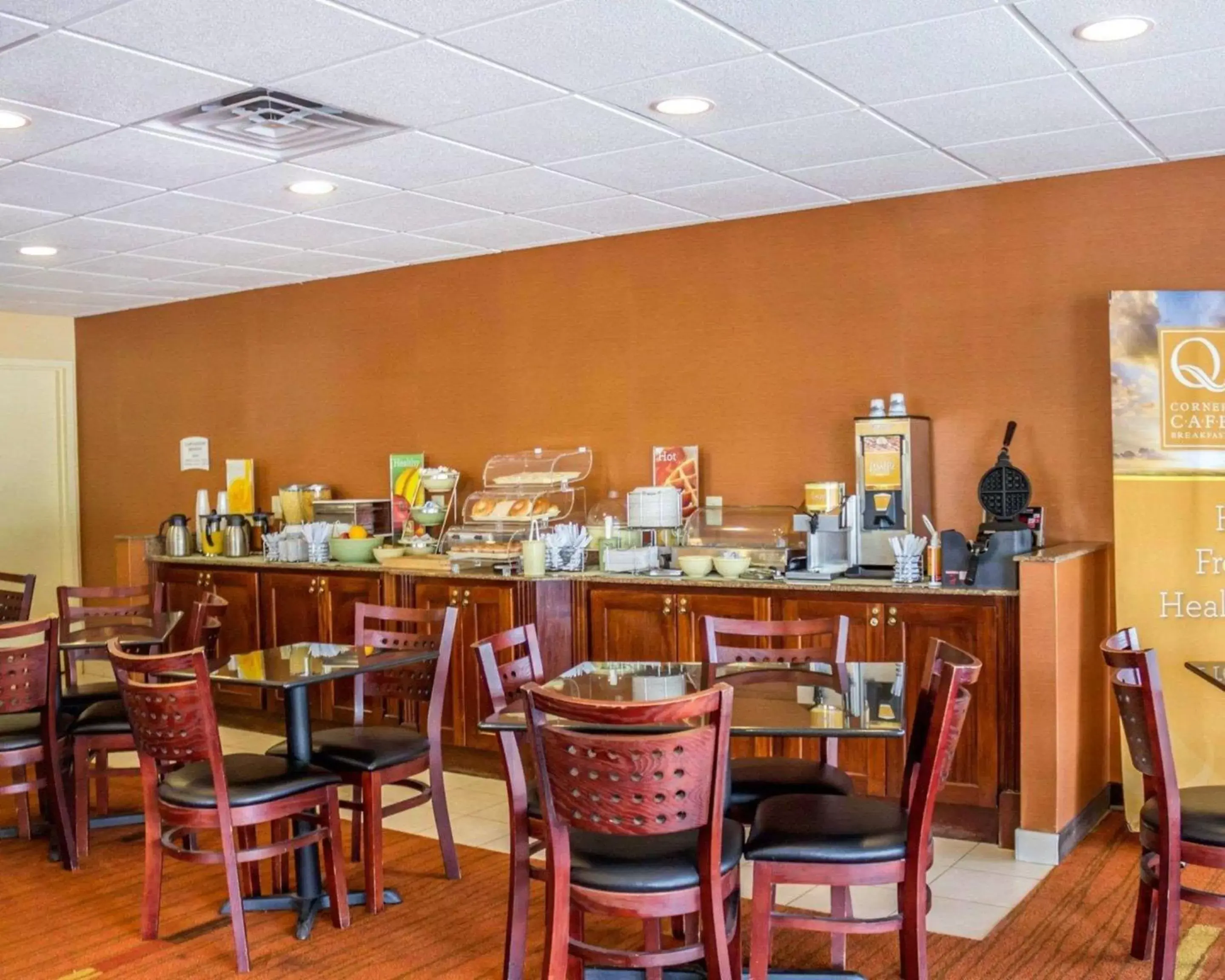 Restaurant/Places to Eat in Quality Inn Waterbury