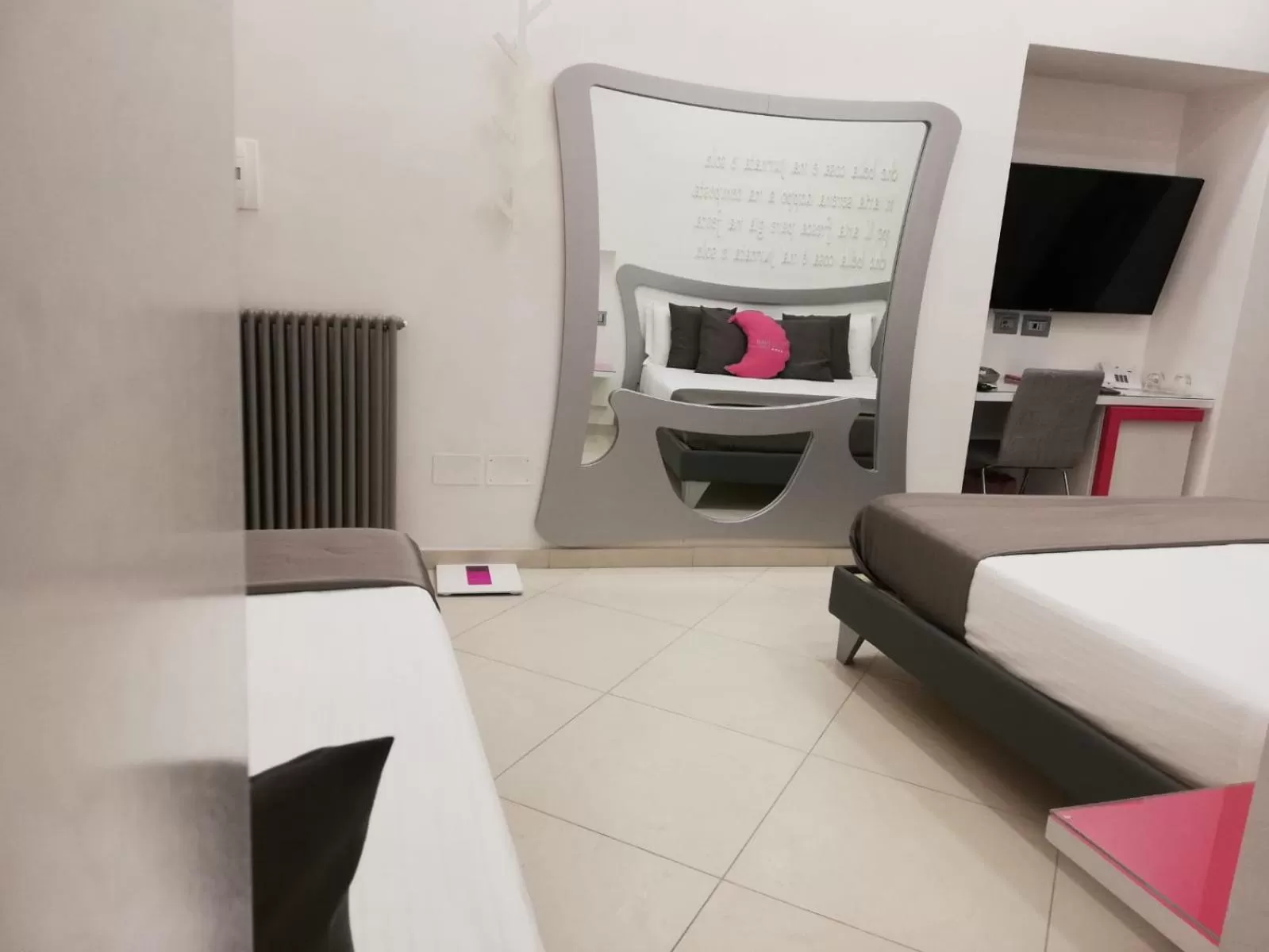 TV and multimedia, Bed in Hotel Nunù