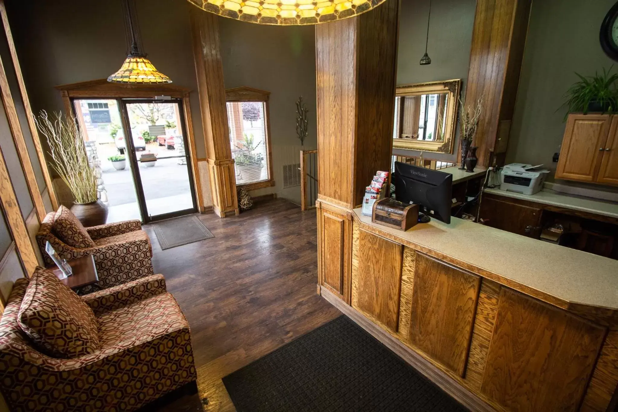 Property building, Lobby/Reception in FairBridge Inn - Coeur d'Alene