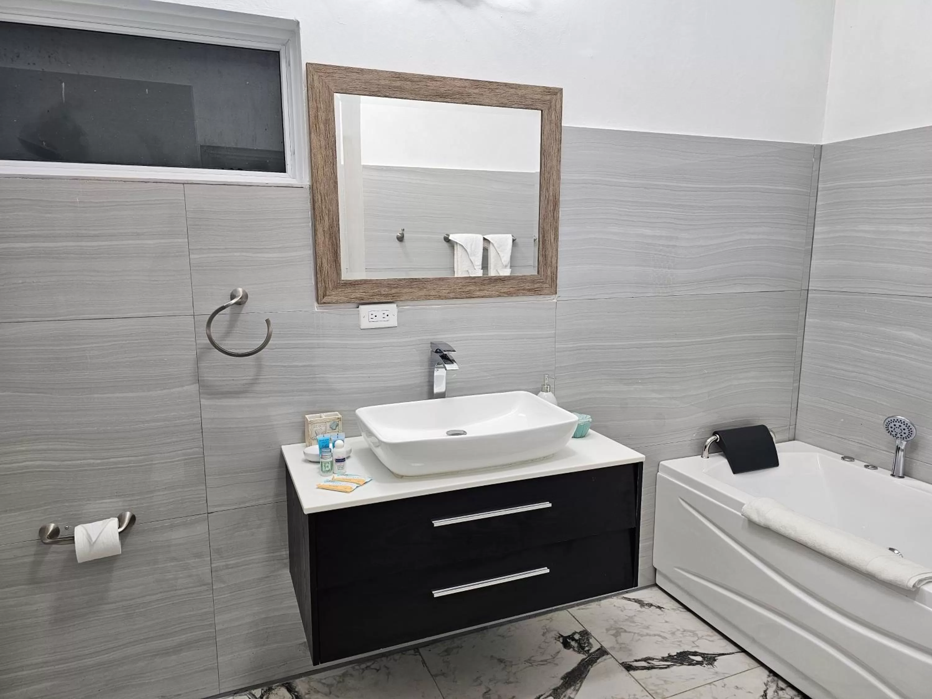 Bathroom in Roots Cafe Rooms