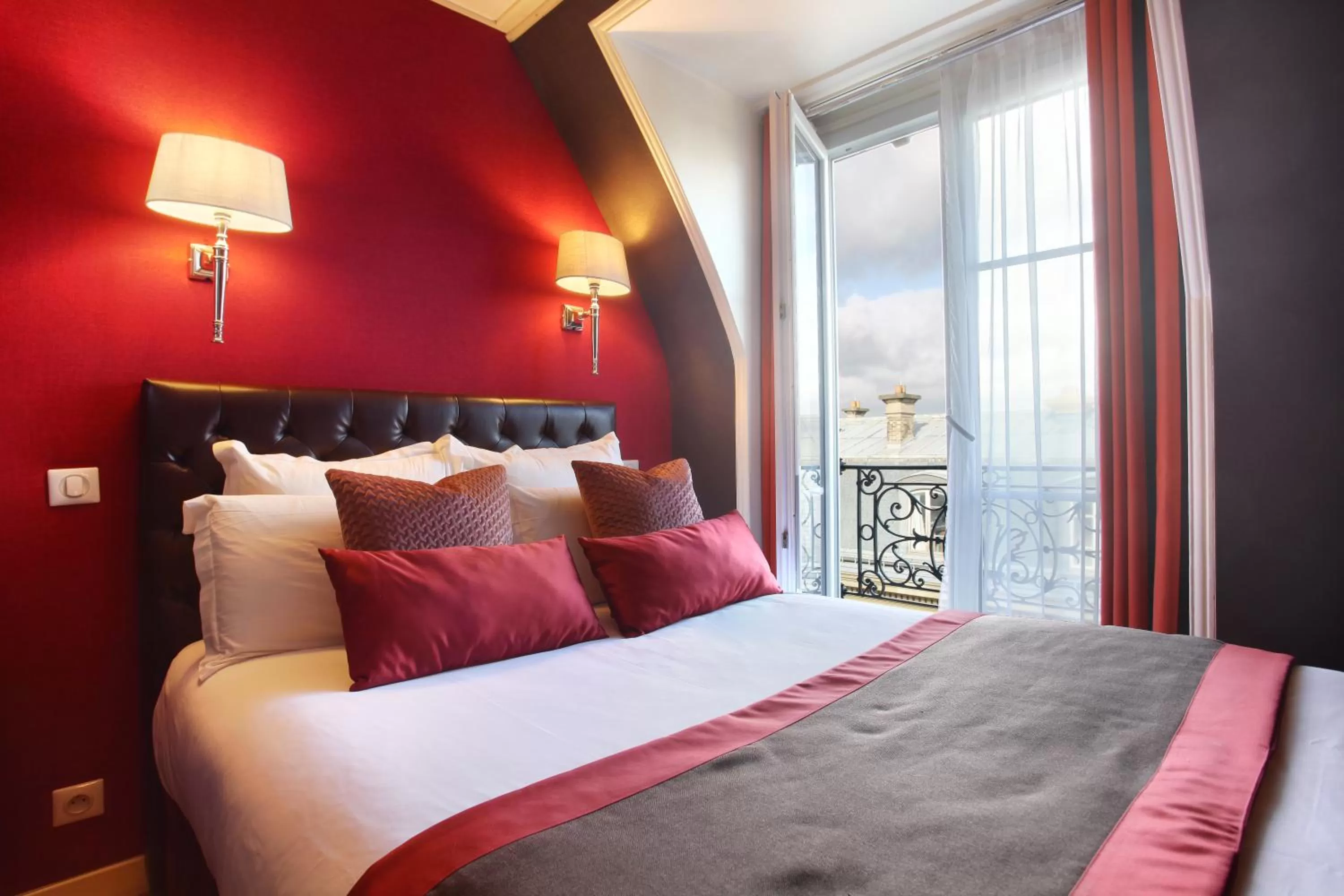 Bedroom, Bed in Hotel Trianon Rive Gauche