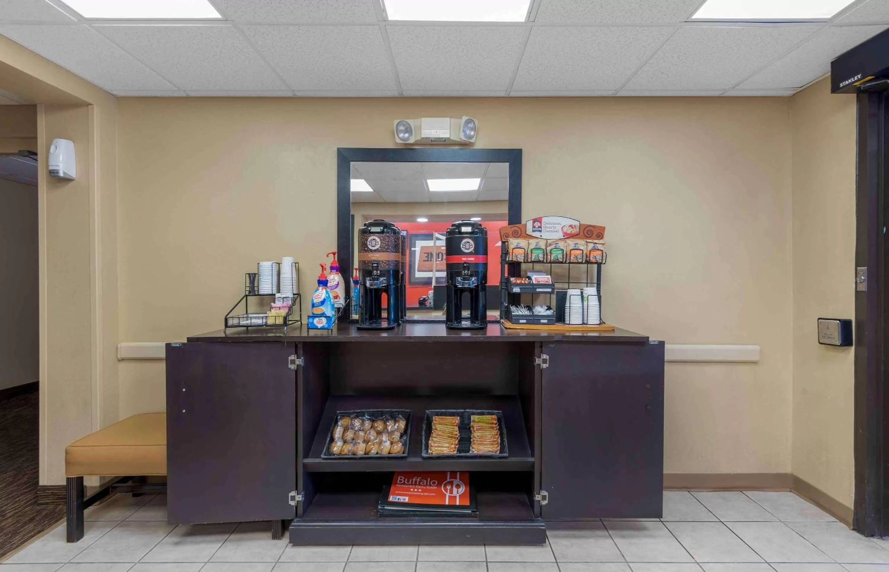 Breakfast in Extended Stay America Suites - Buffalo - Amherst