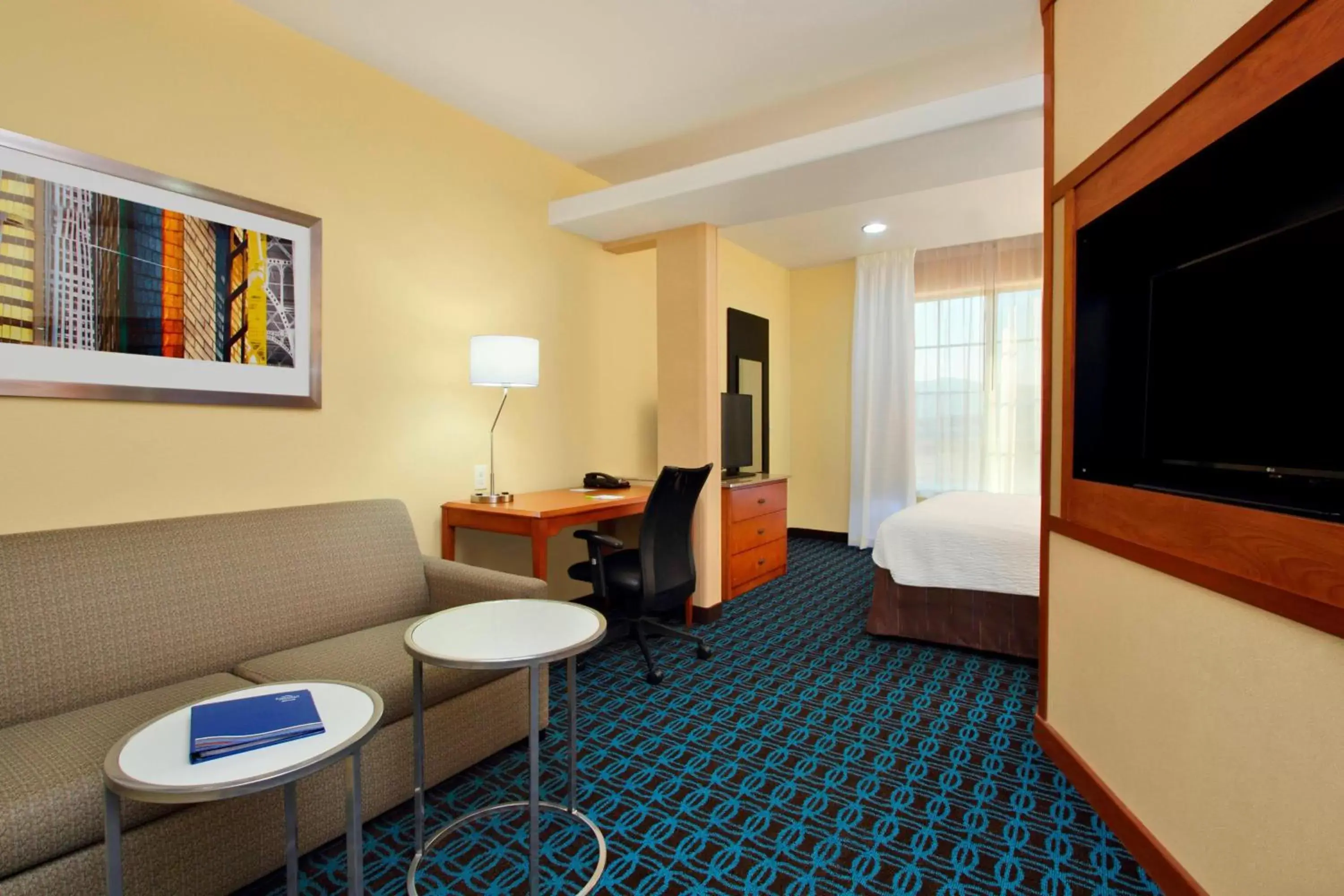 Photo of the whole room, Seating Area in Fairfield Inn & Suites by Marriott Fairfield Napa Valley Area