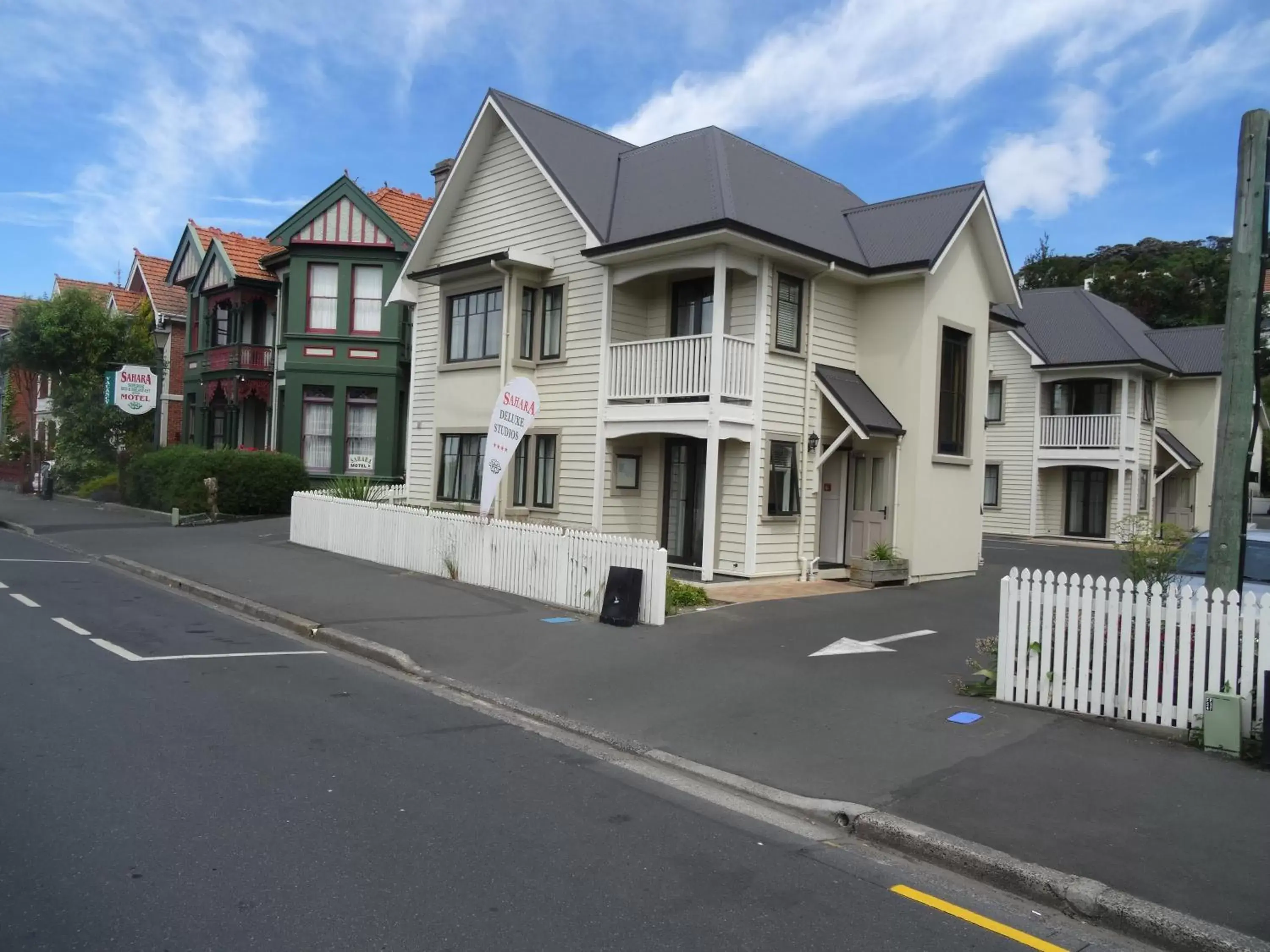 Facade/entrance, Property Building in Sahara Motels