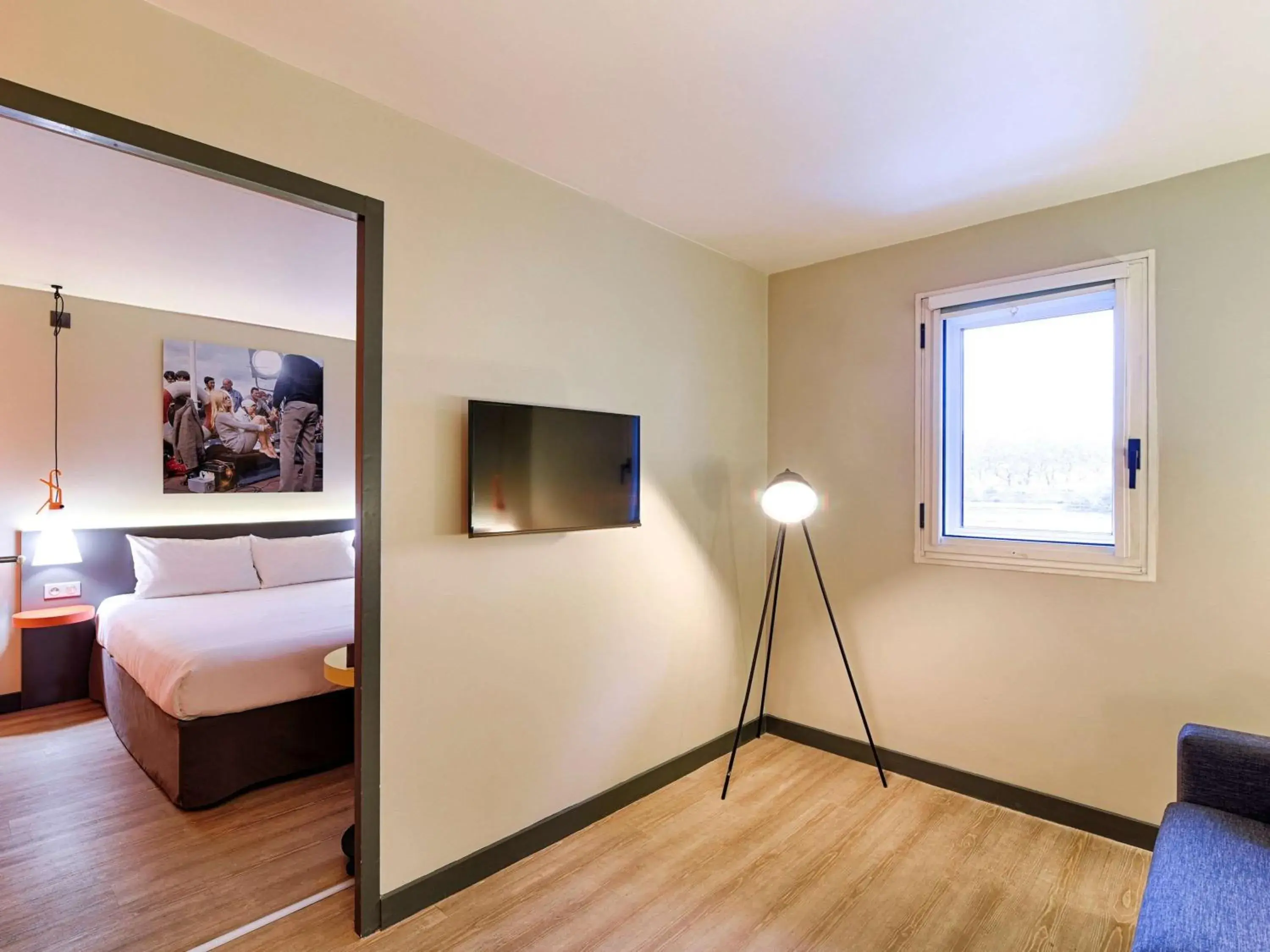 Photo of the whole room, TV/Entertainment Center in ibis Styles Lyon Confluence