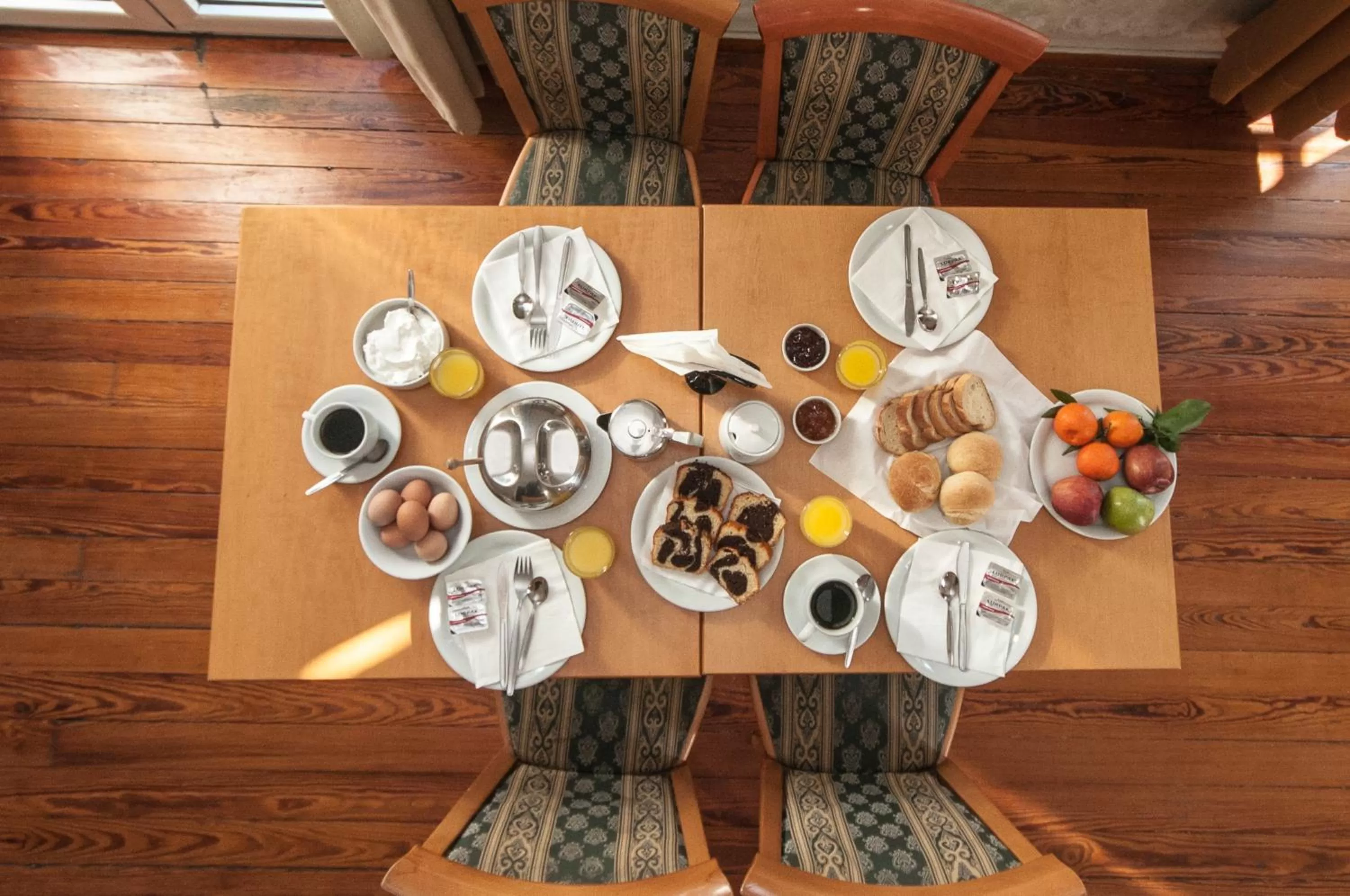 Breakfast in Cecil Hotel