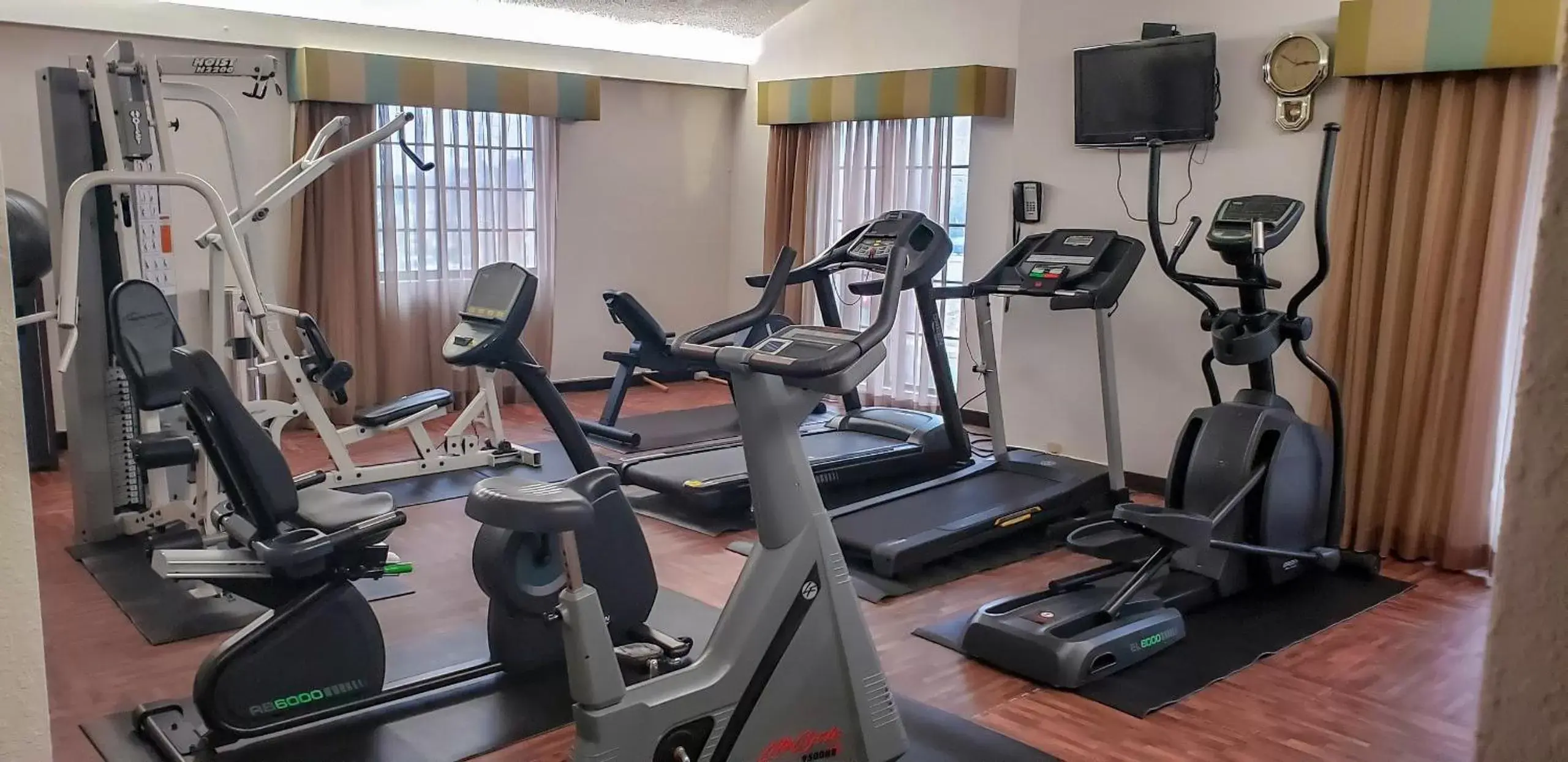Fitness centre/facilities, Fitness Center/Facilities in Days Inn & Suites by Wyndham Schaumburg- Woodfield Mall