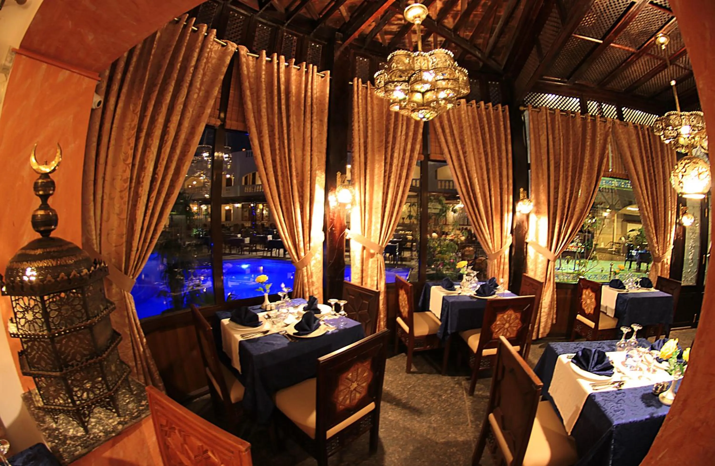 Restaurant/places to eat in Oriental Rivoli Hotel & Spa