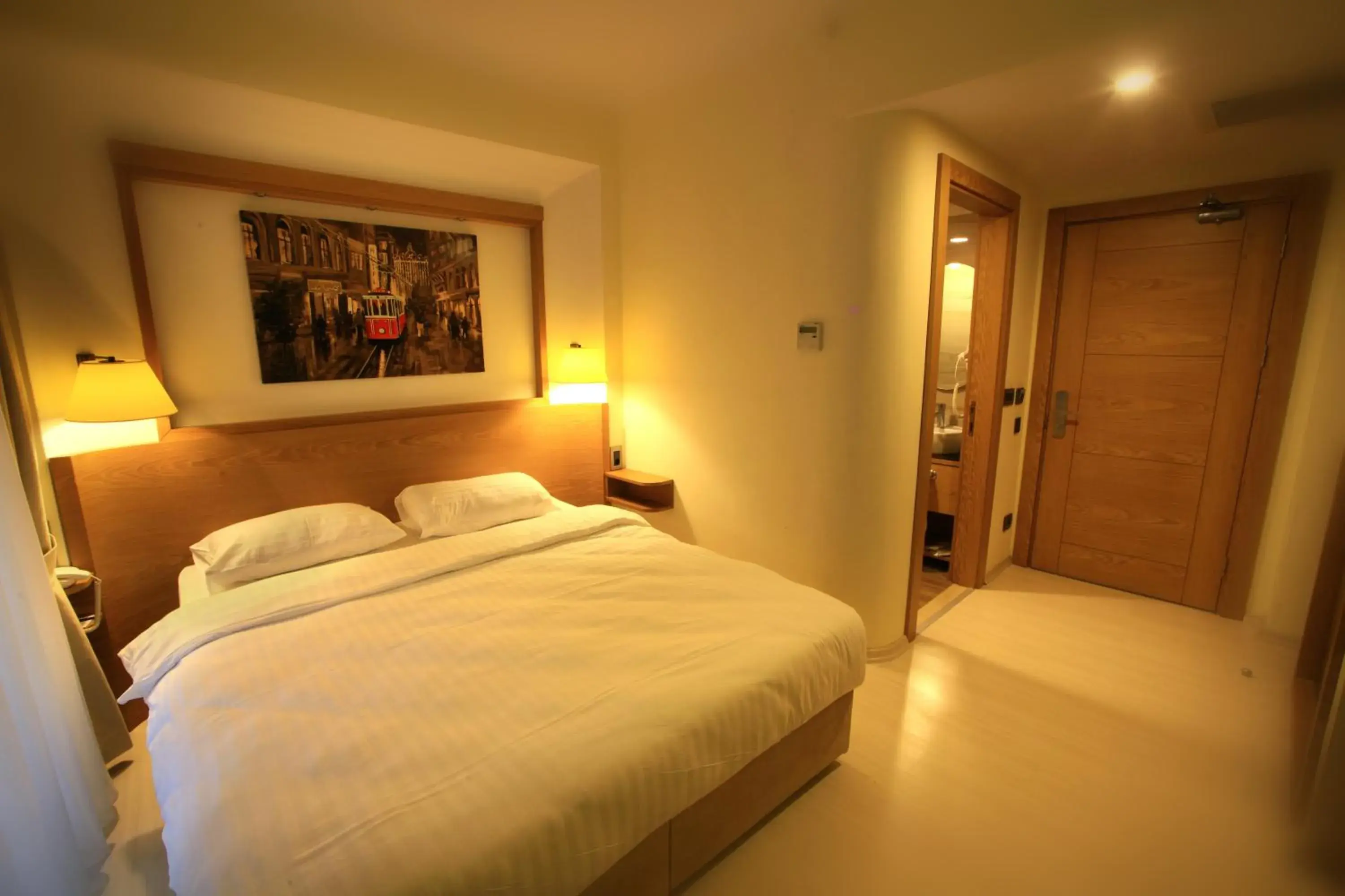 Bedroom, Bed in Beyoglu MLS Hotel