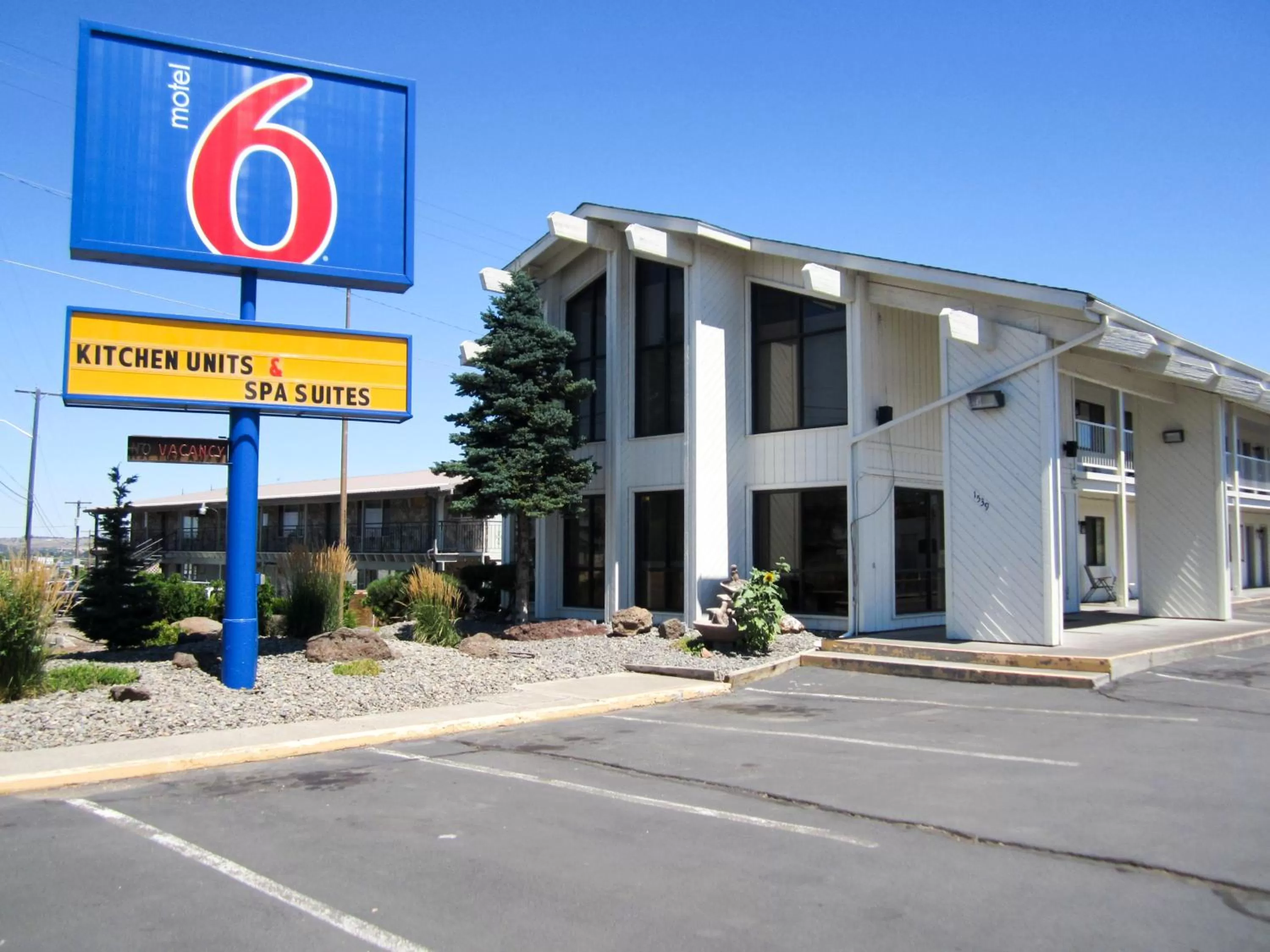 Facade/entrance in Motel 6-Madras, OR