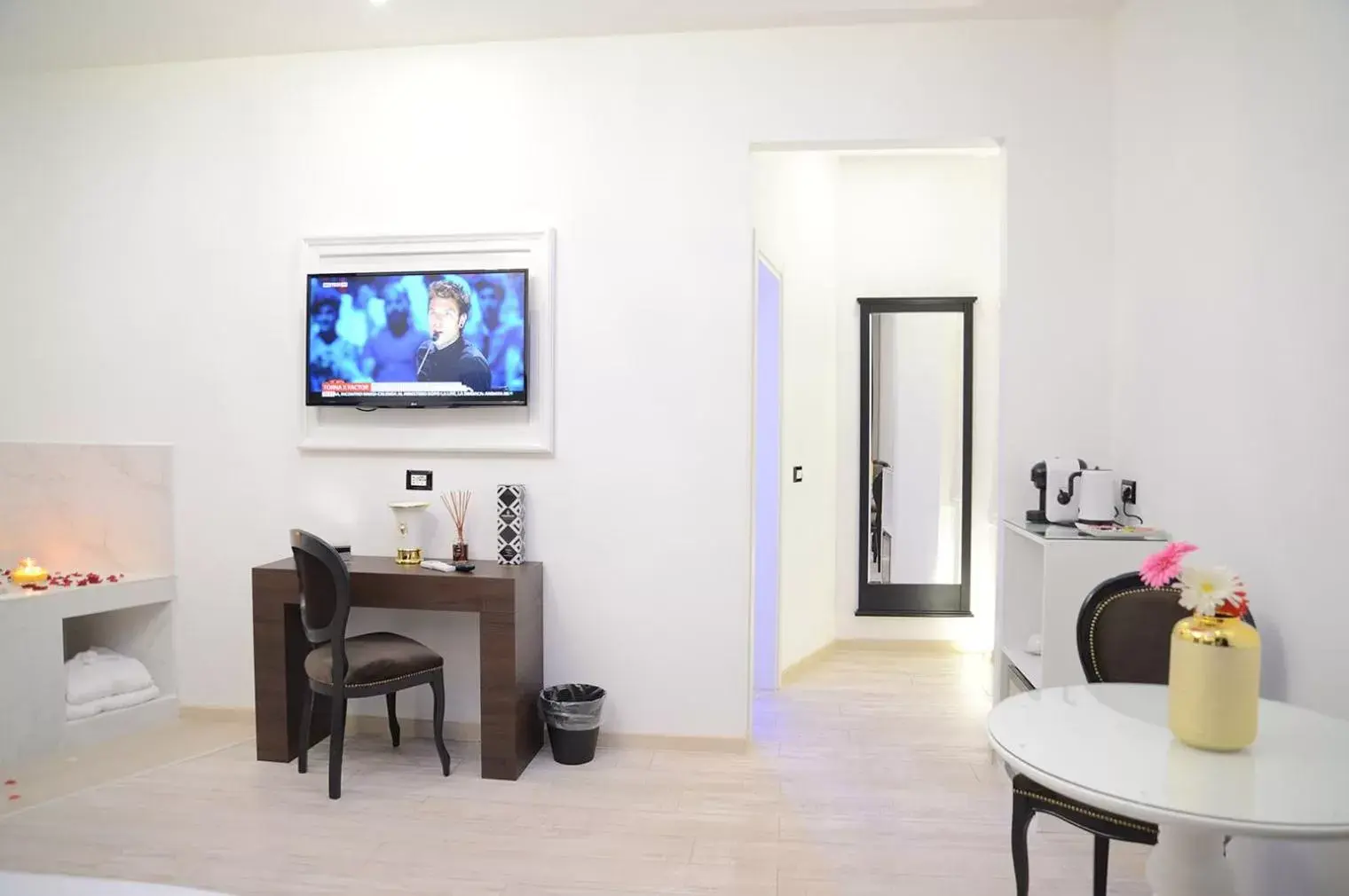 TV and multimedia, TV/Entertainment Center in Escape Luxury Suite