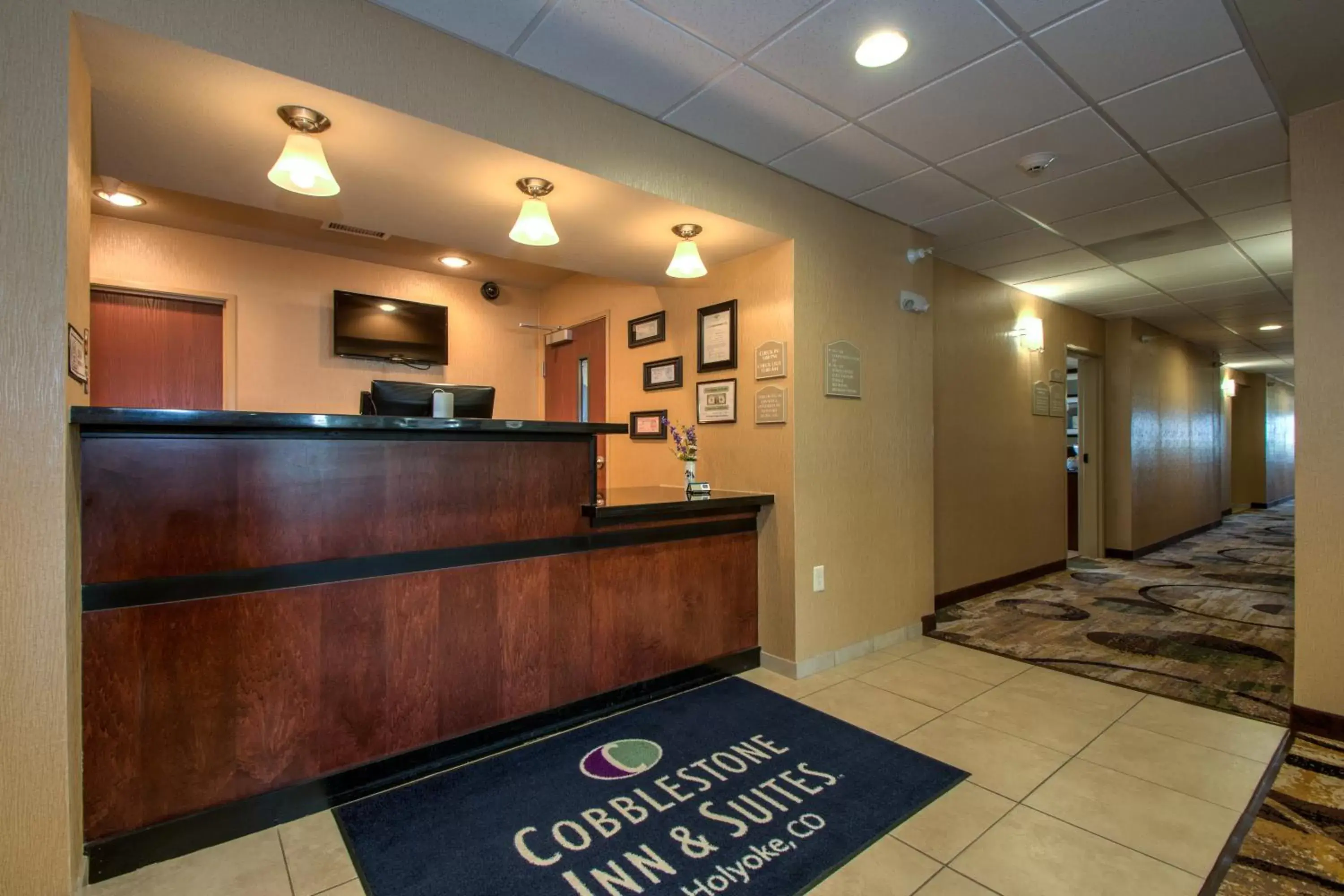 Lobby or reception, Lobby/Reception in Cobblestone Inn & Suites - Holyoke