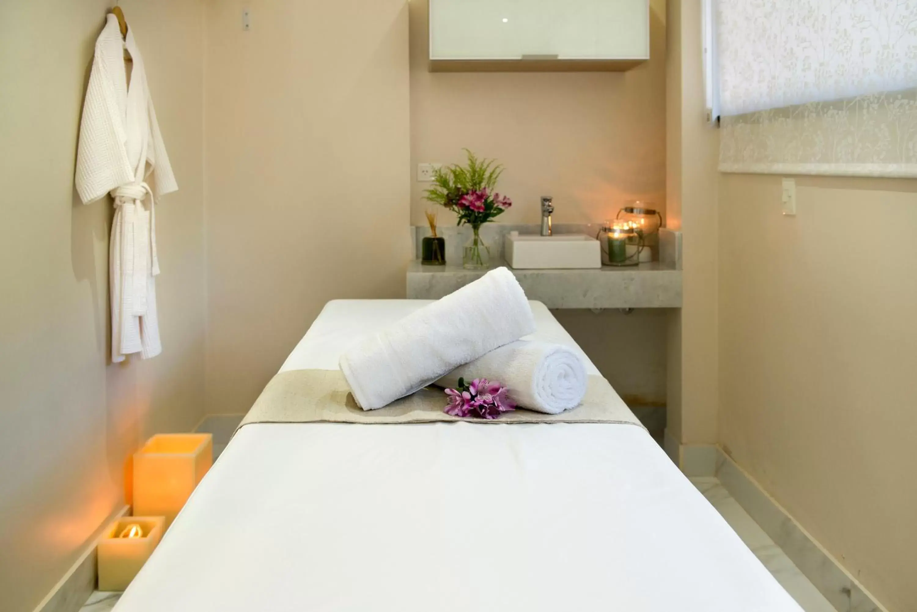 Massage, Bed in Hotel Saint George