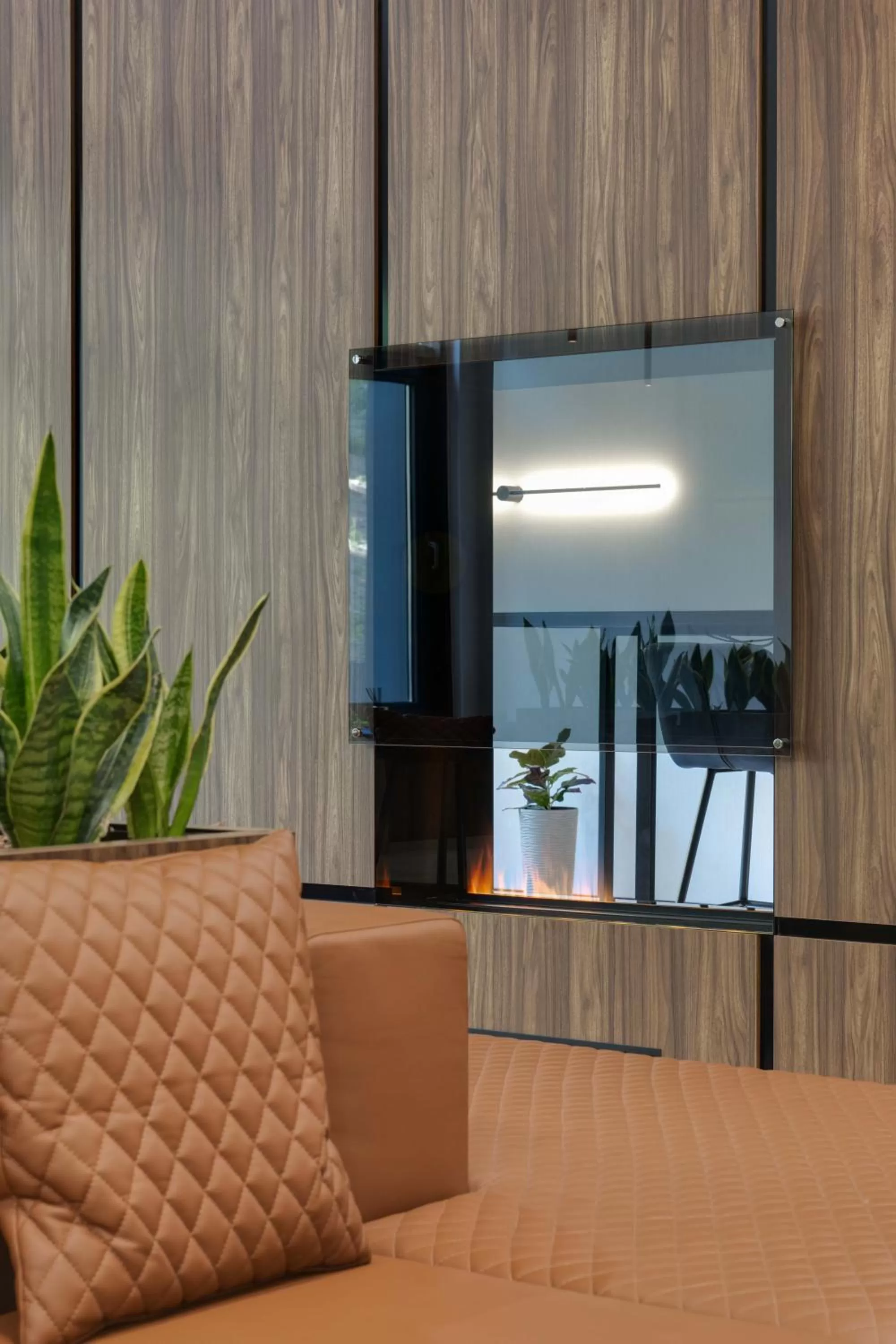 Communal lounge/ TV room, TV/Entertainment Center in Be The One Hotel