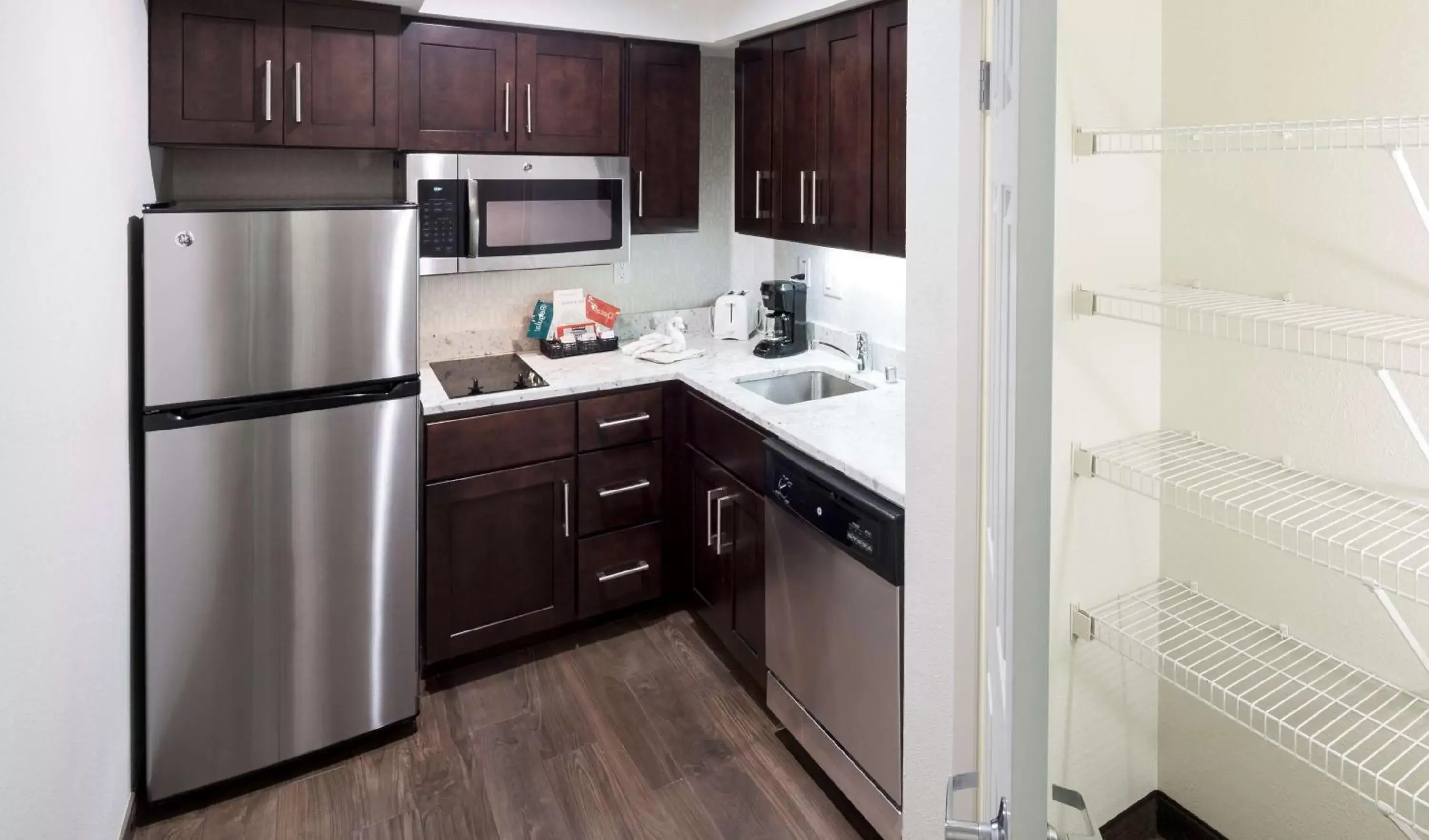 Kitchen or kitchenette, Kitchen/Kitchenette in Homewood Suites by Hilton San Jose Airport-Silicon Valley
