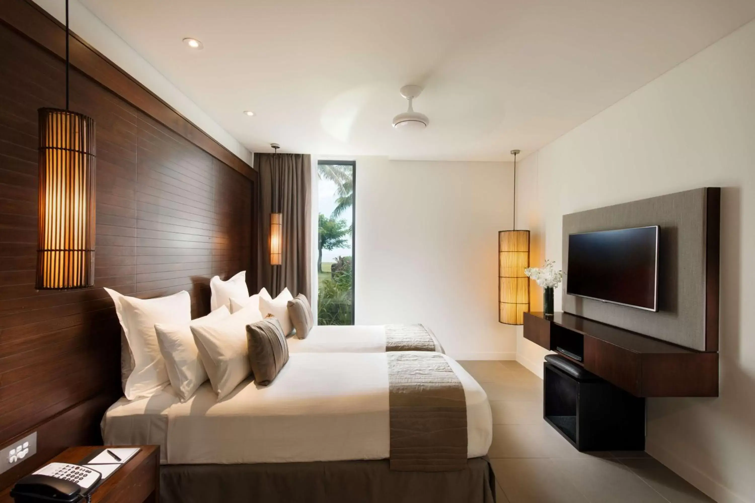 Bedroom, Bed in Hilton Fiji Beach Resort and Spa