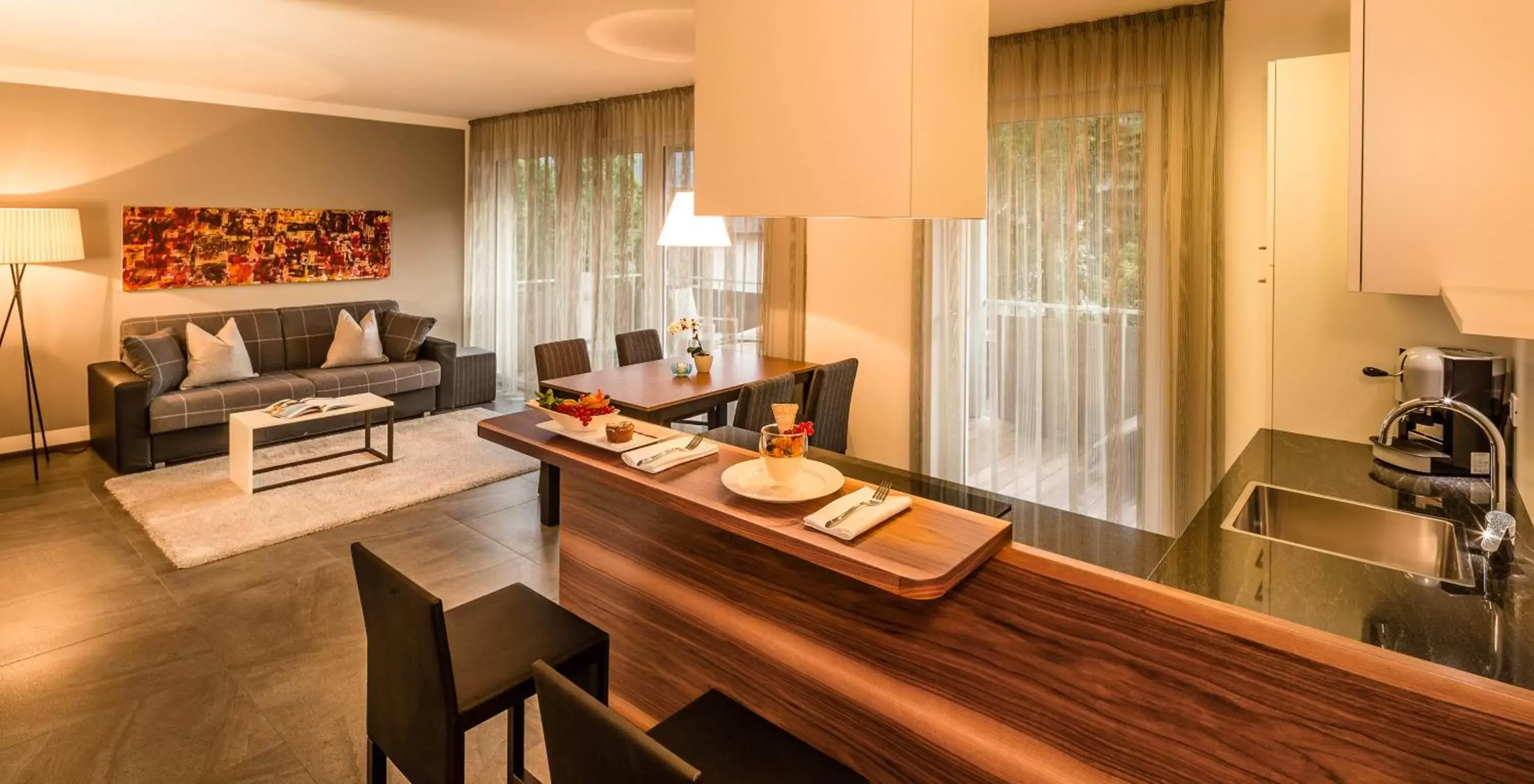 Kitchen or kitchenette, Seating Area in Hidalgo Suites