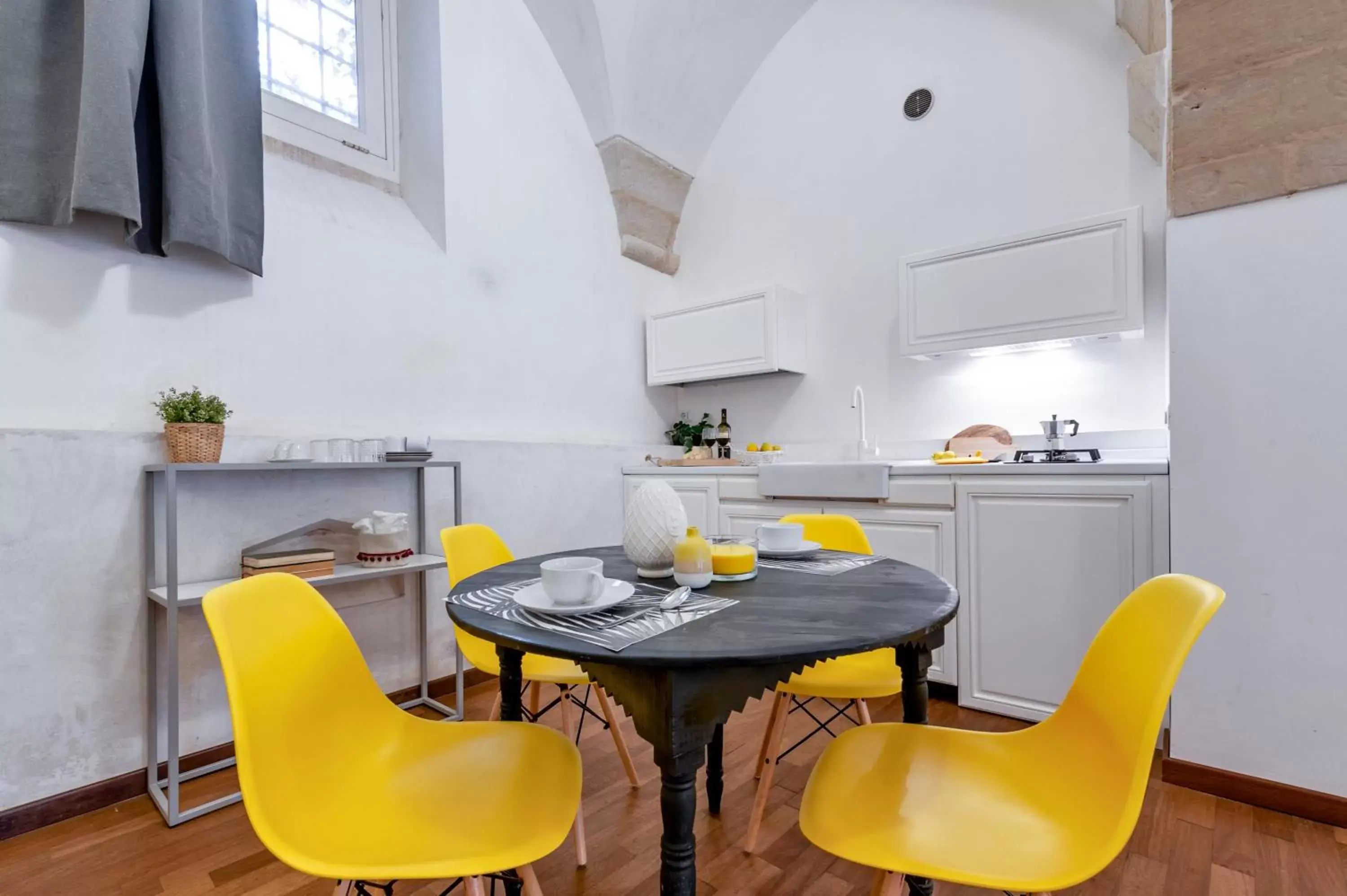 Dining area in Yellow Loft - Old Town Apartment SIT