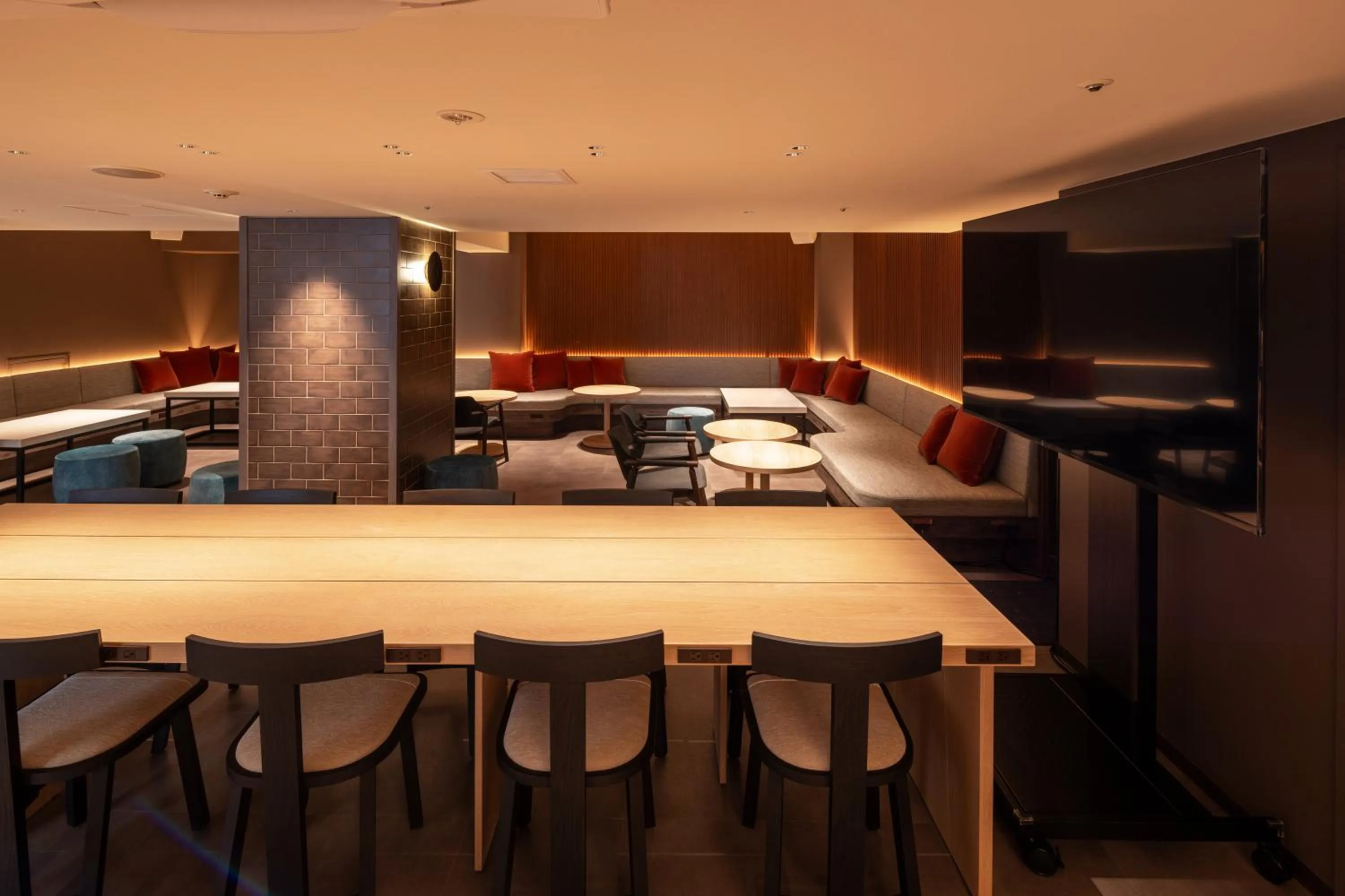 Communal lounge/ TV room in the b akasaka