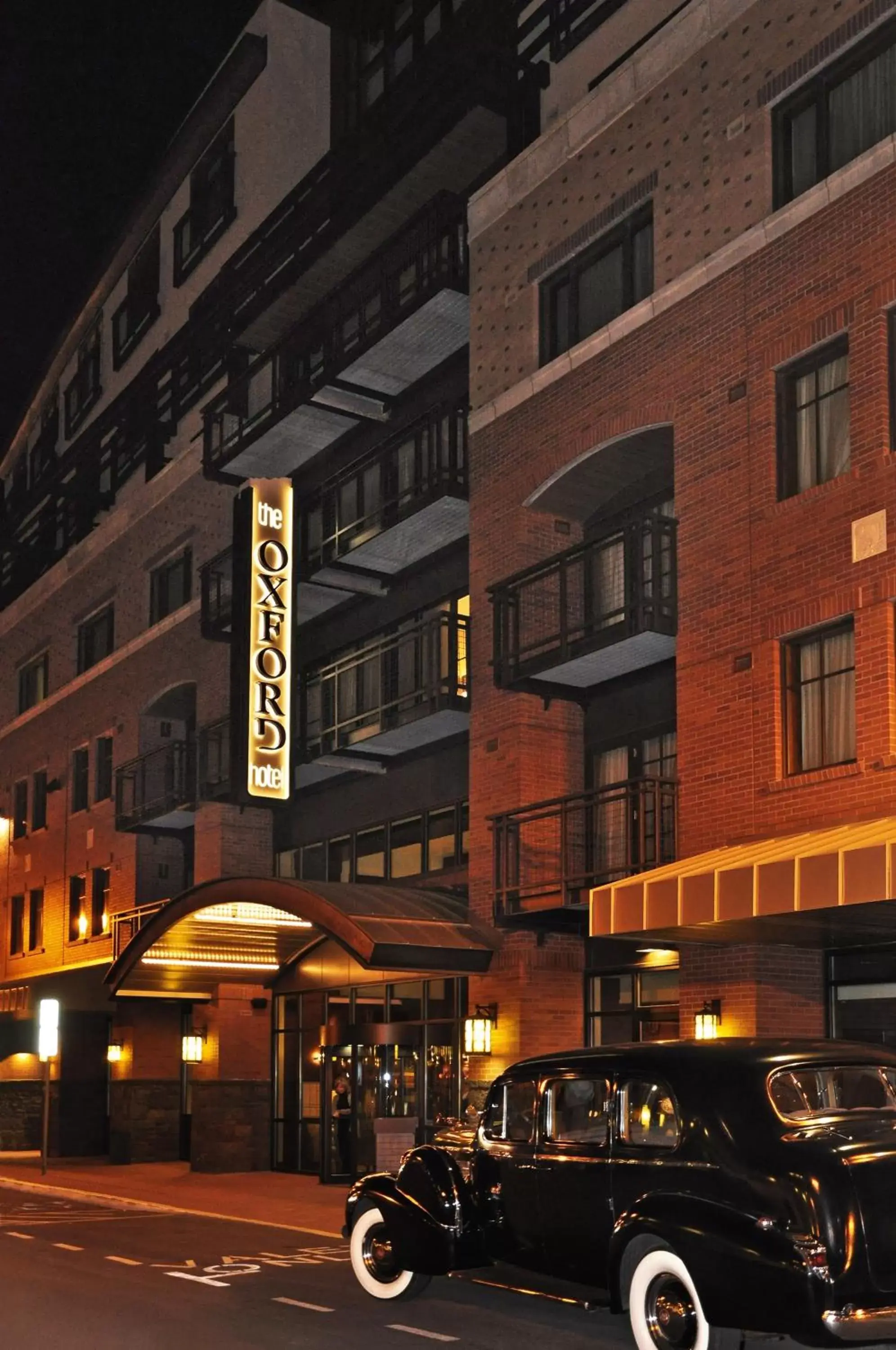 Facade/entrance, Property Building in Oxford Hotel Bend