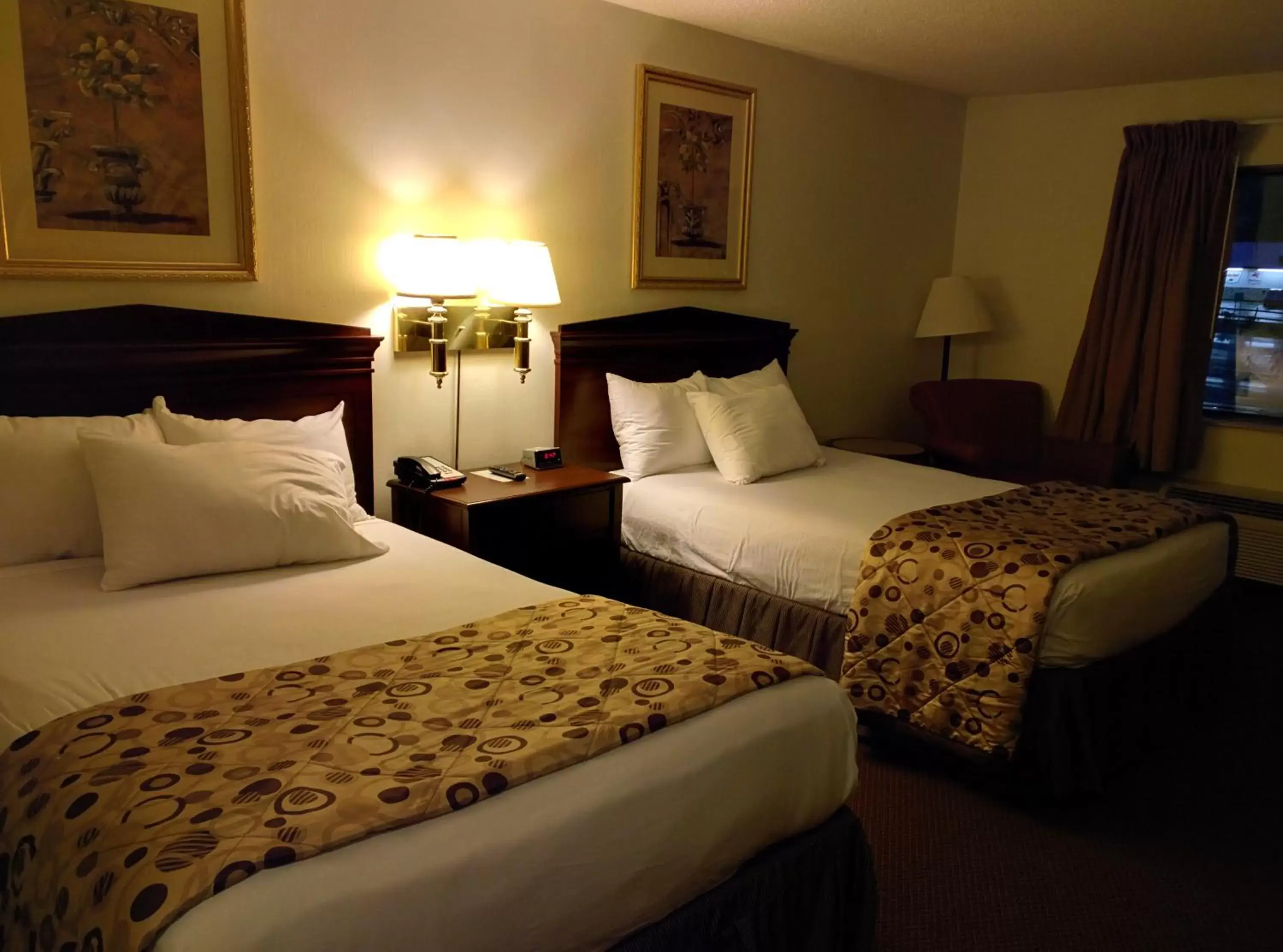 Bed in American Elite Inn