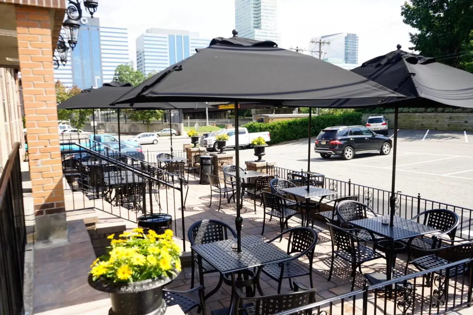 Patio in Holland Hotel Free Parking Jersey City