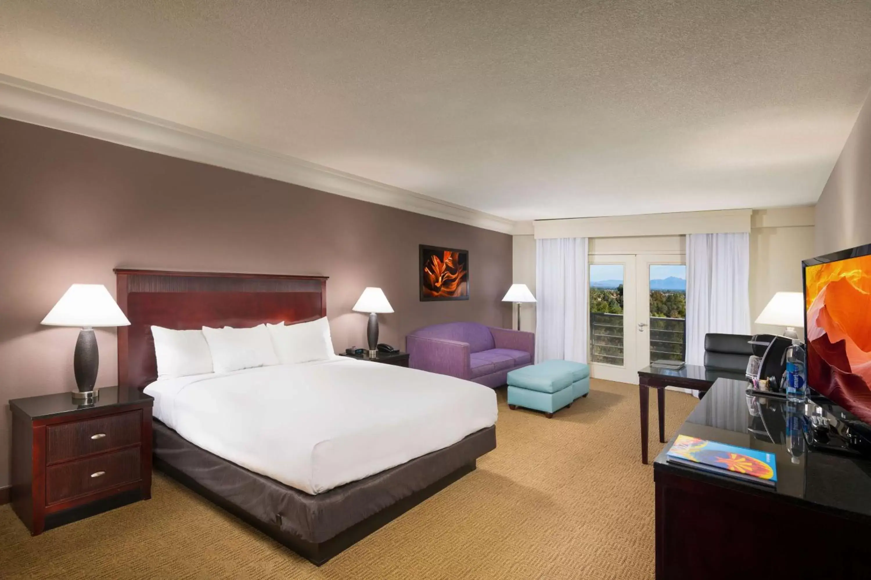 Bedroom in Doubletree by Hilton Phoenix Mesa