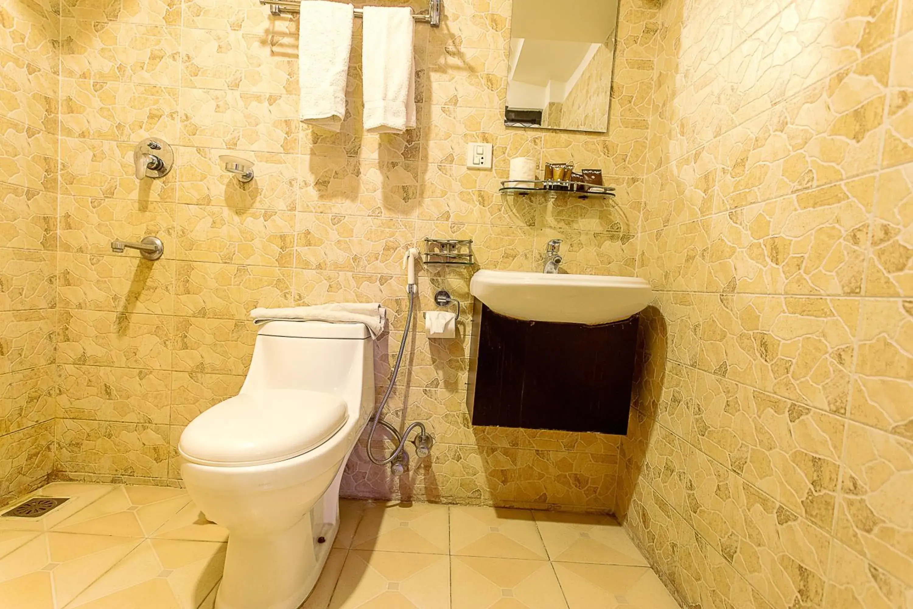 Bathroom in Gaju Suite Hotel