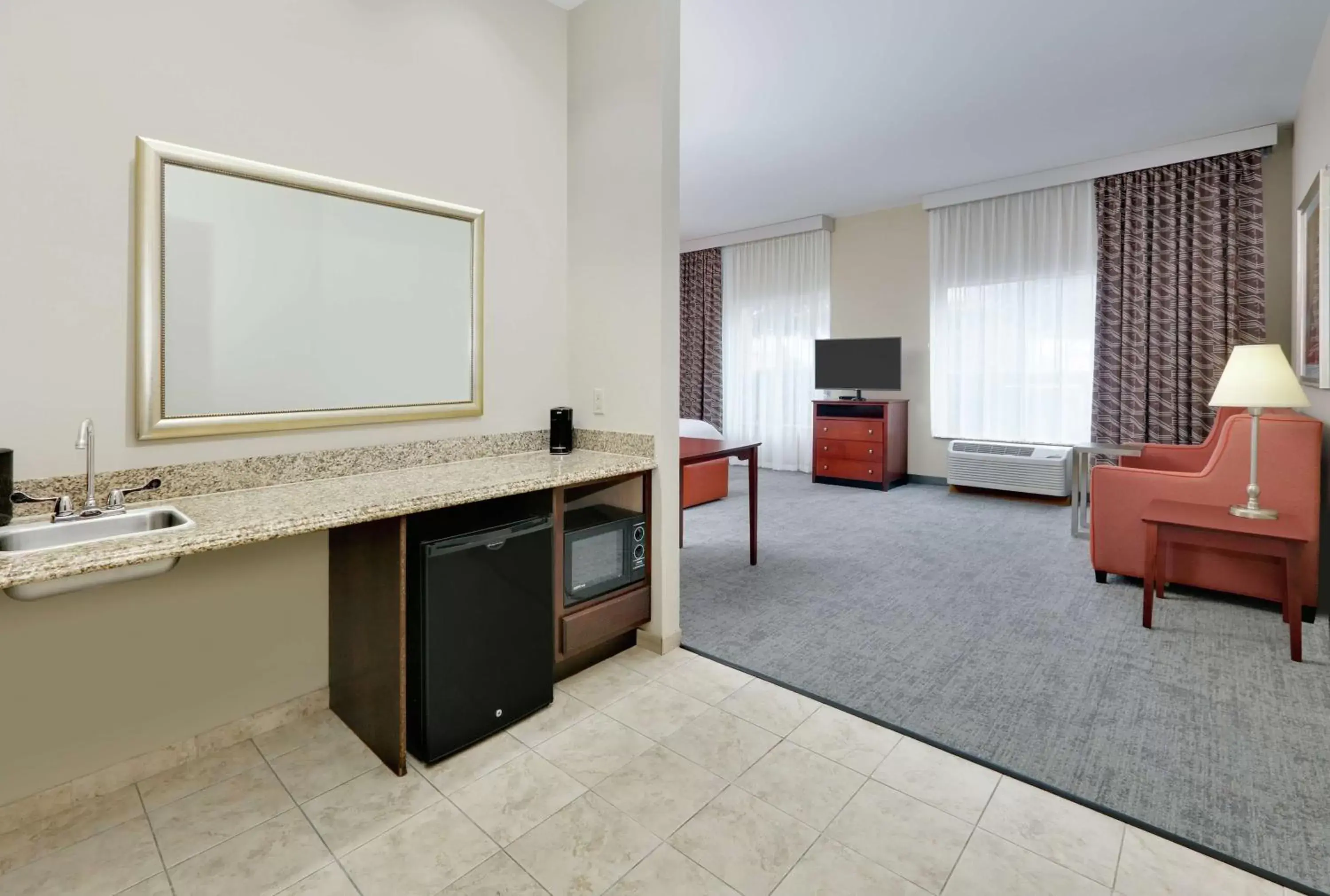 Bedroom, TV/Entertainment Center in Hampton Inn & Suites Abilene I-20