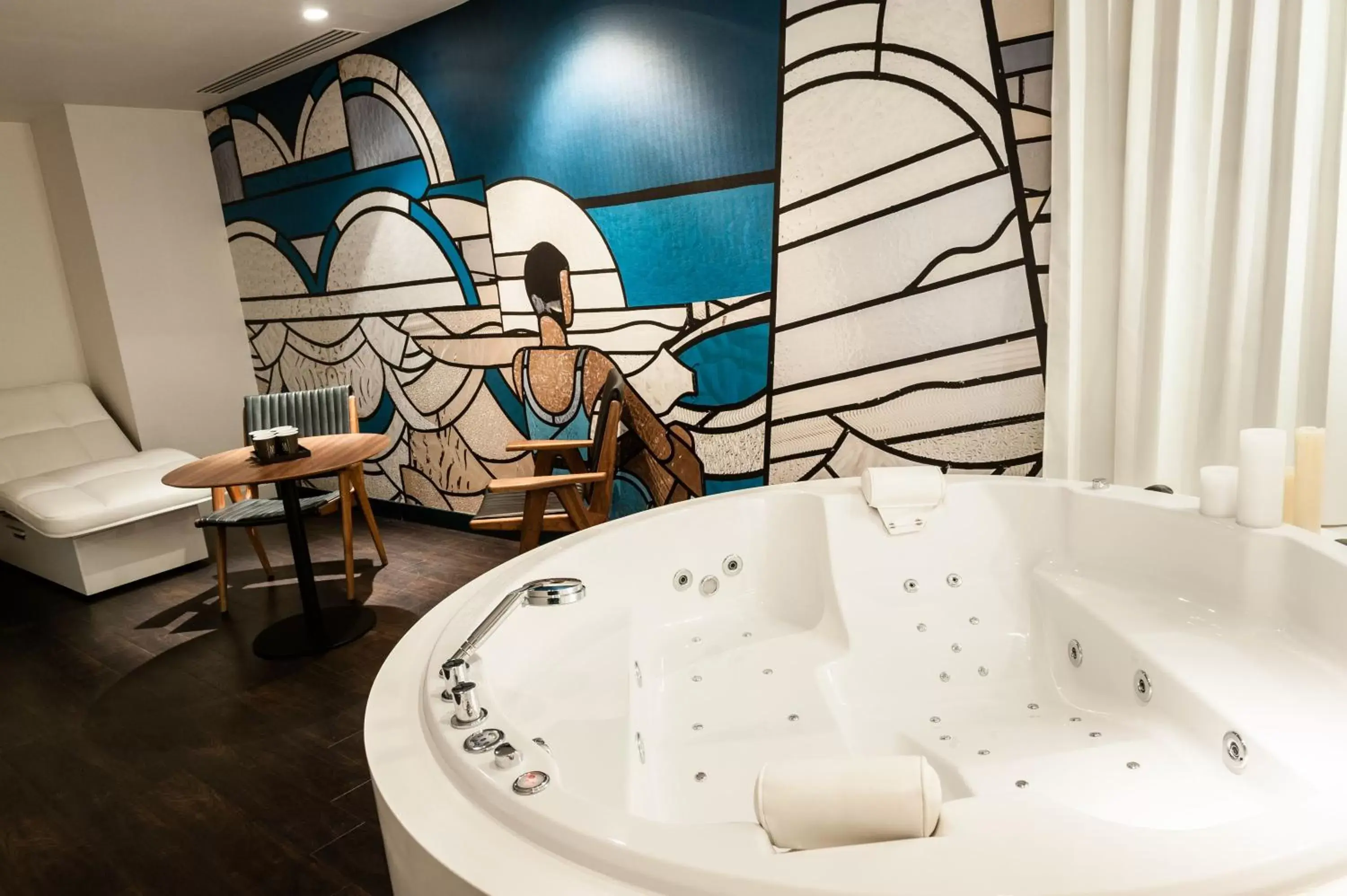 Hot Tub, Bathroom in Molitor Hôtel & Spa Paris - MGallery Collection