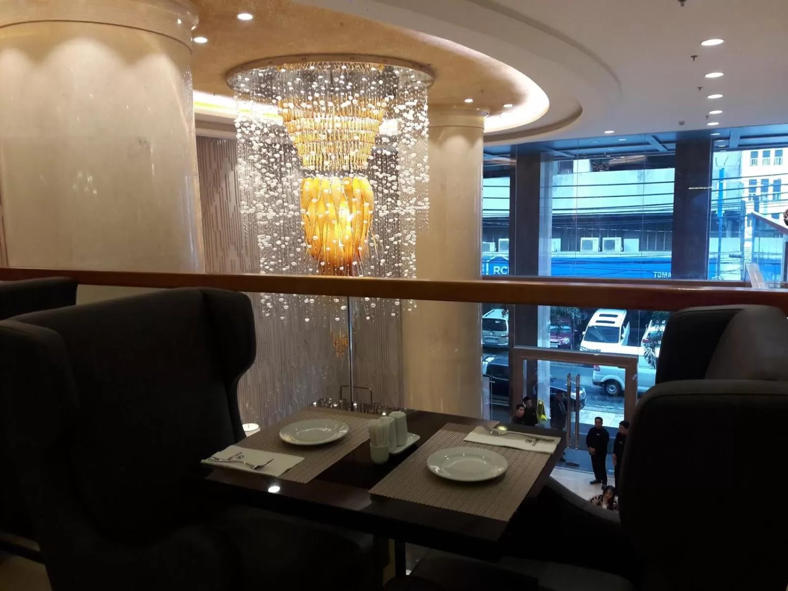 Restaurant/places to eat in Swiss-Belhotel Blulane