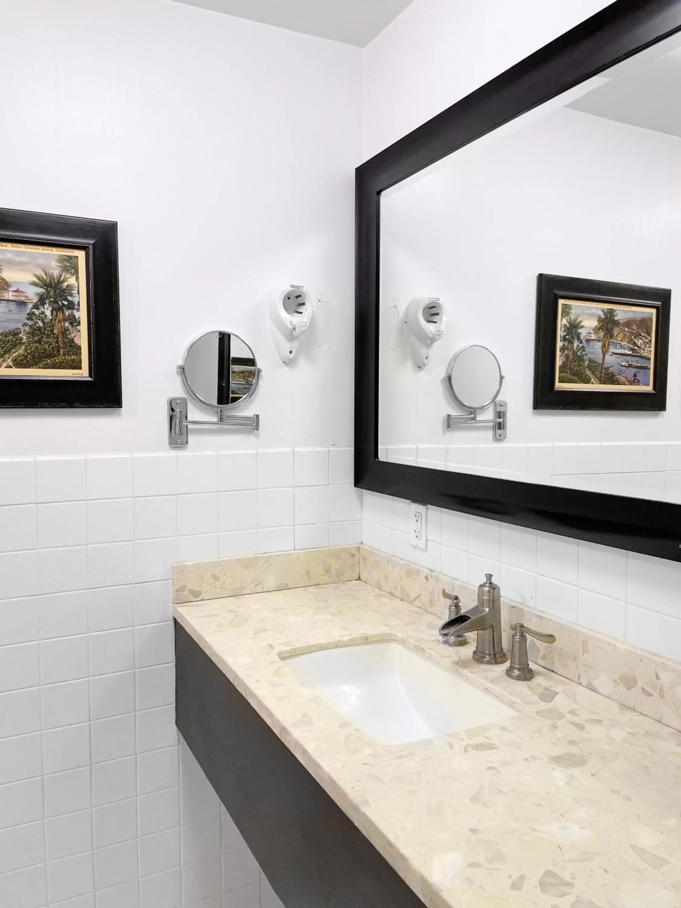 Bathroom in Catalina Courtyard Suites