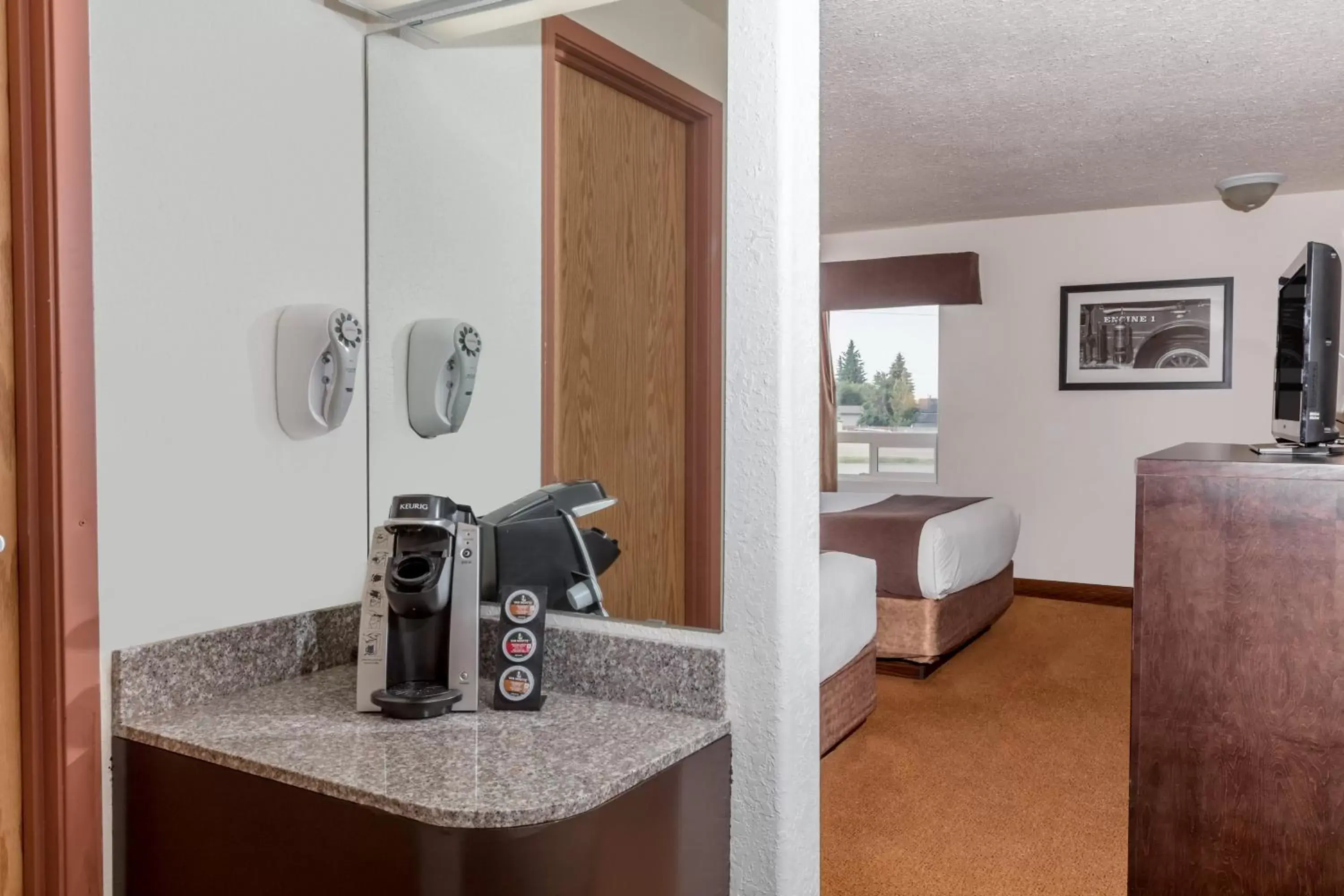 Kitchen/Kitchenette in Super 8 by Wyndham Vermilion AB