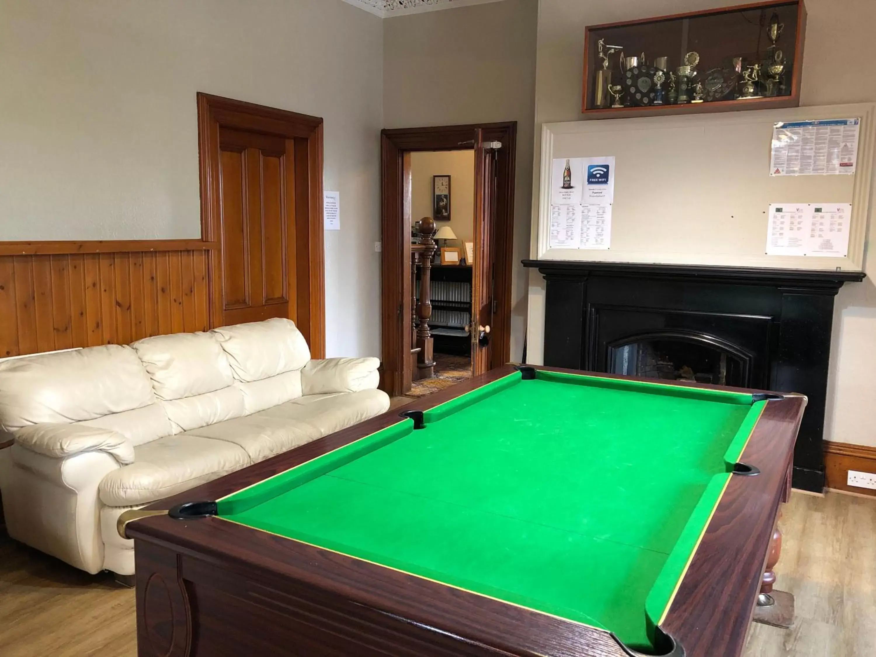 Lounge or bar, Billiards in Westerlea Hotel Nairn