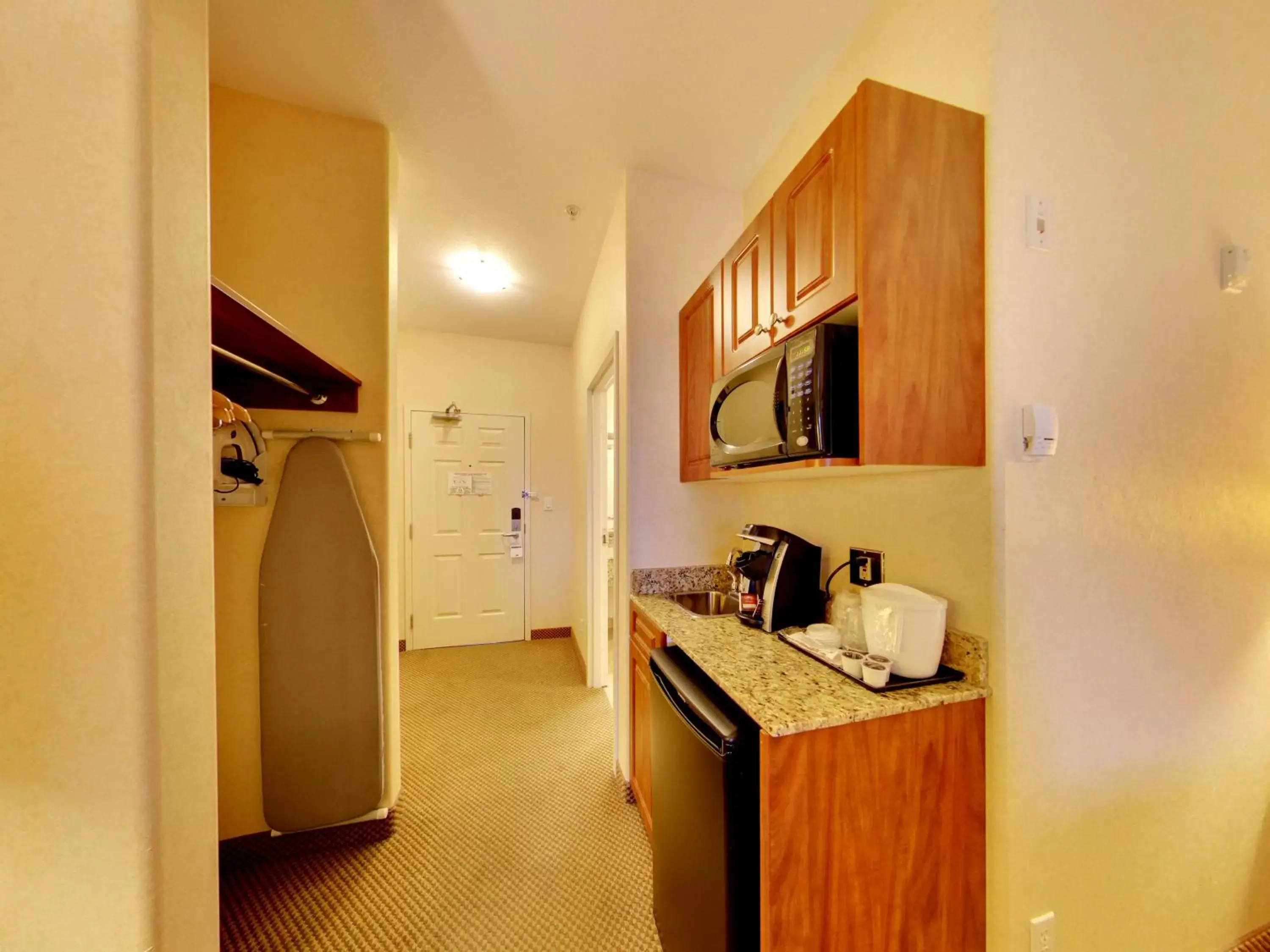 Photo of the whole room, Kitchen/Kitchenette in Holiday Inn Express Hotel & Suites - Edmonton International Airport, an IHG Hotel