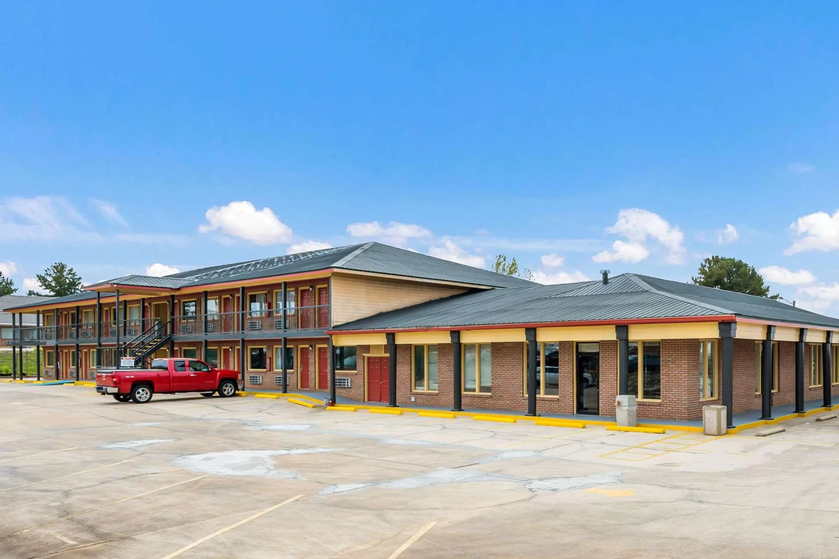 Property building in Econo Lodge Russellville