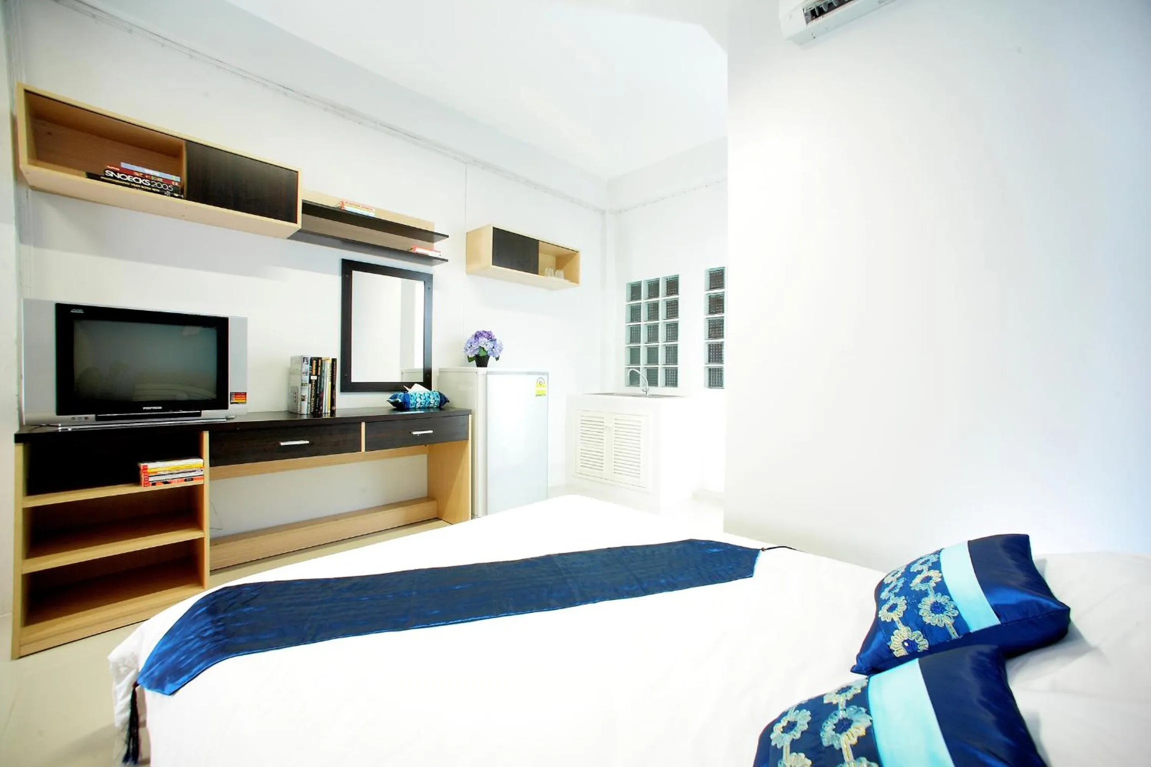 Bedroom, Bed in Smile Inn