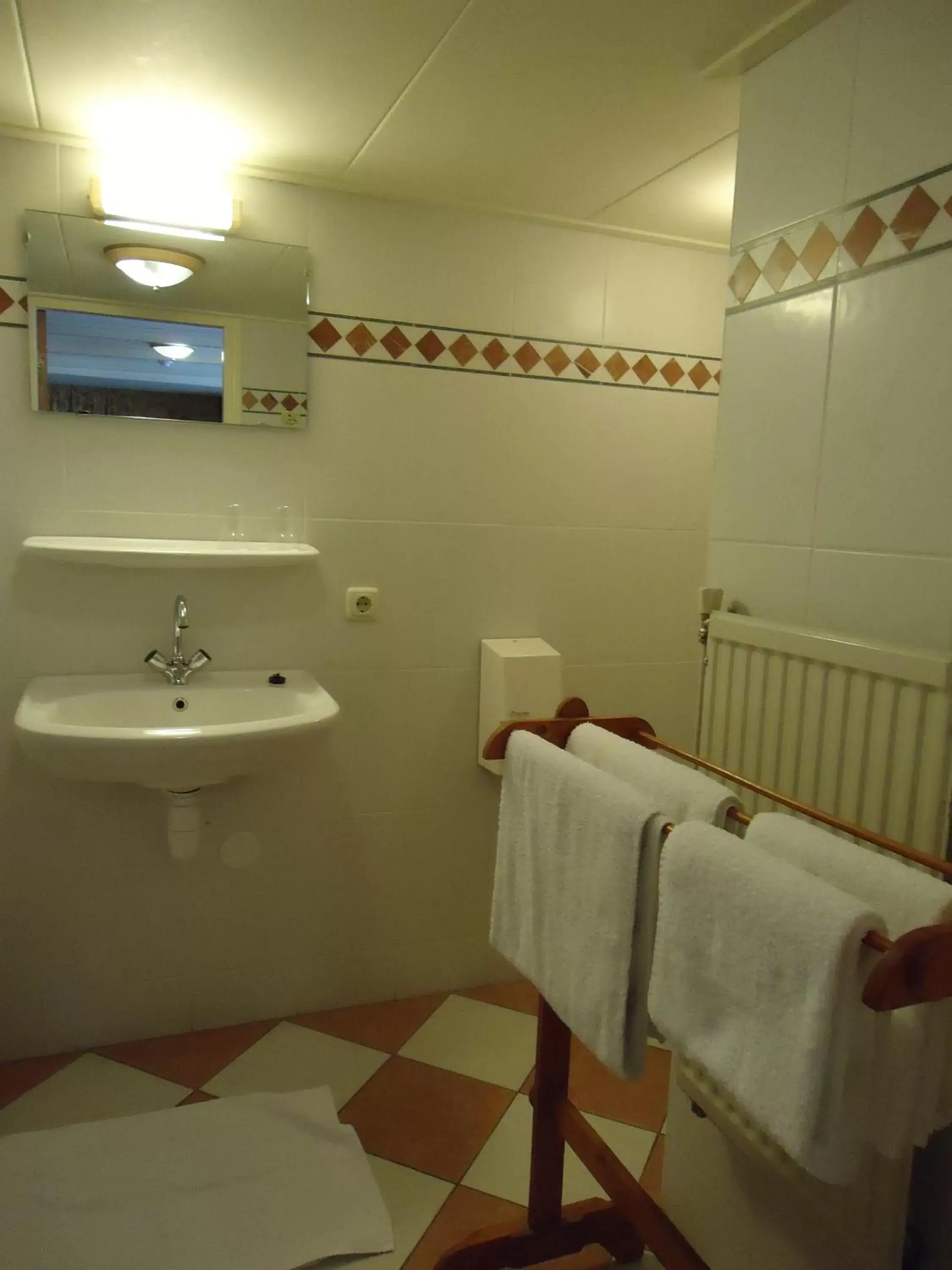 Bathroom in Hotel Café Restaurant De Posthoorn