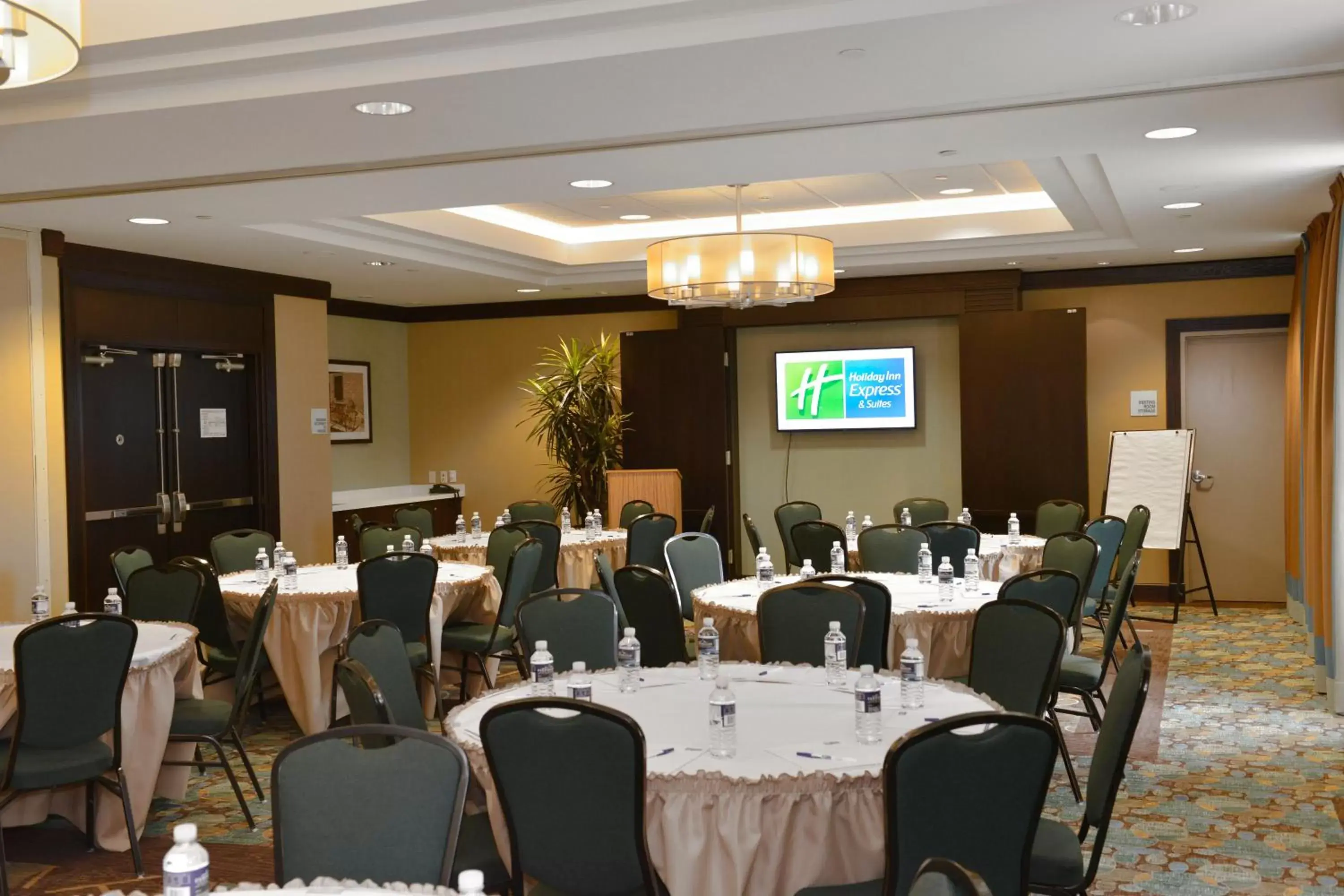 Meeting/conference room, Restaurant/Places to Eat in Holiday Inn Express Hotel & Suites Waterloo - St. Jacobs Area, an IHG Hotel