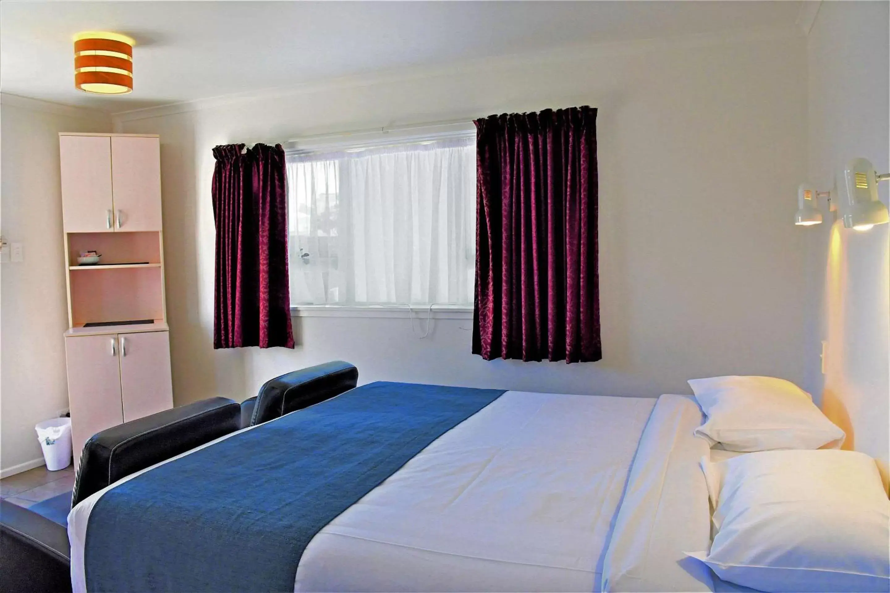 Photo of the whole room, Bed in Comfort Inn Westshore Beach