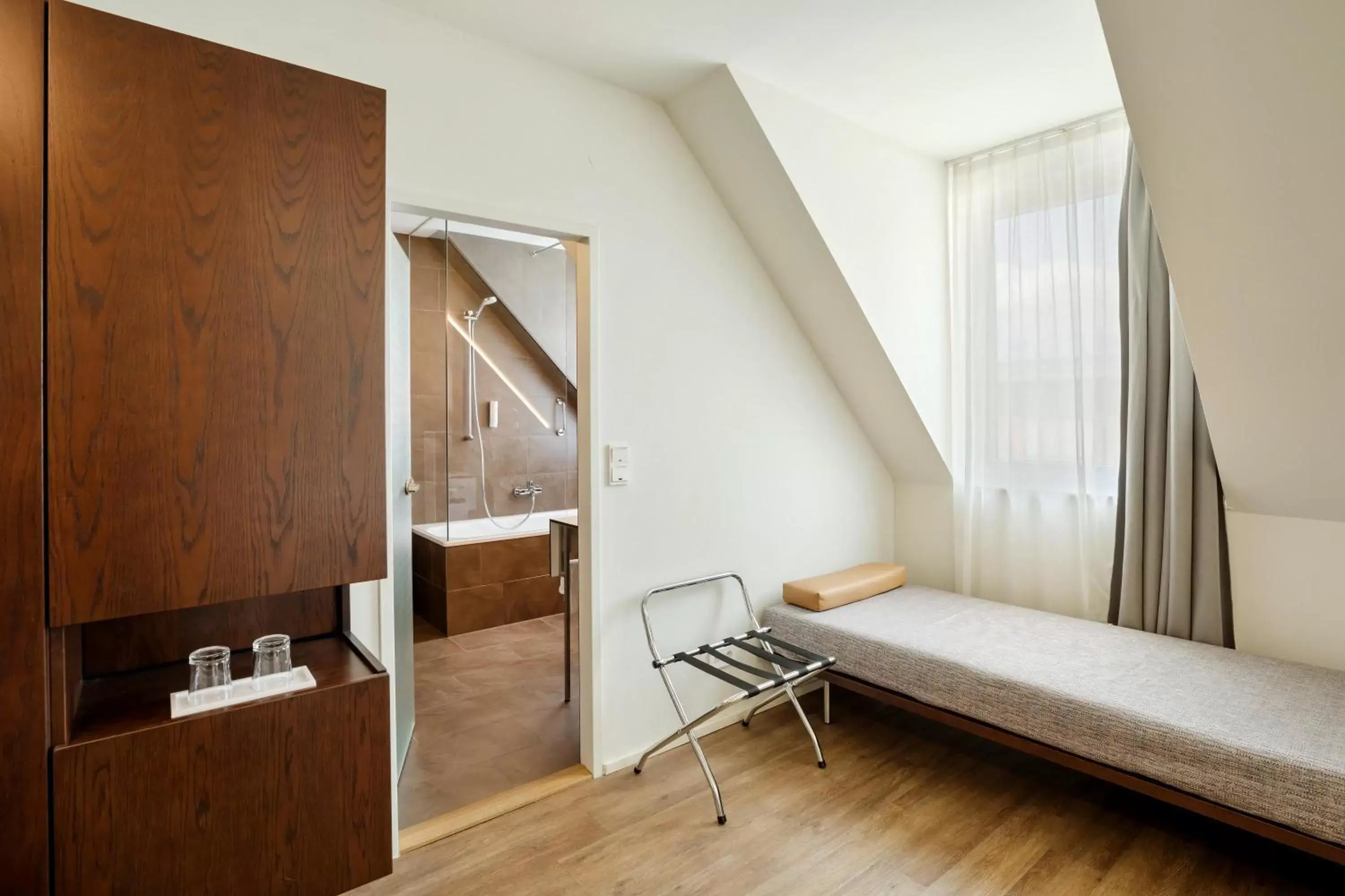 Photo of the whole room, Bed in Austria Trend Hotel beim Theresianum Wien