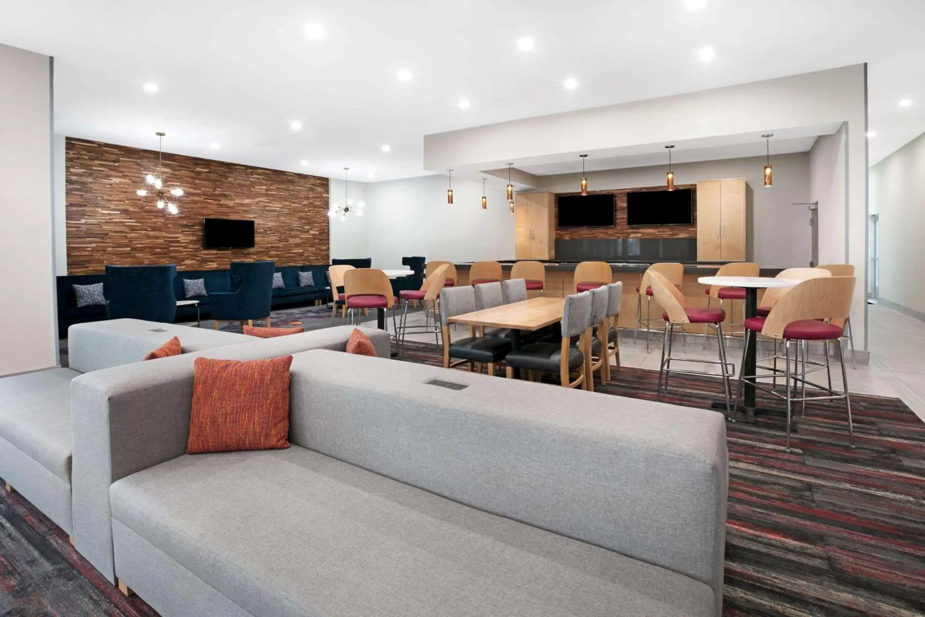 Lobby or reception in La Quinta Inn & Suites by Wyndham Lewisville