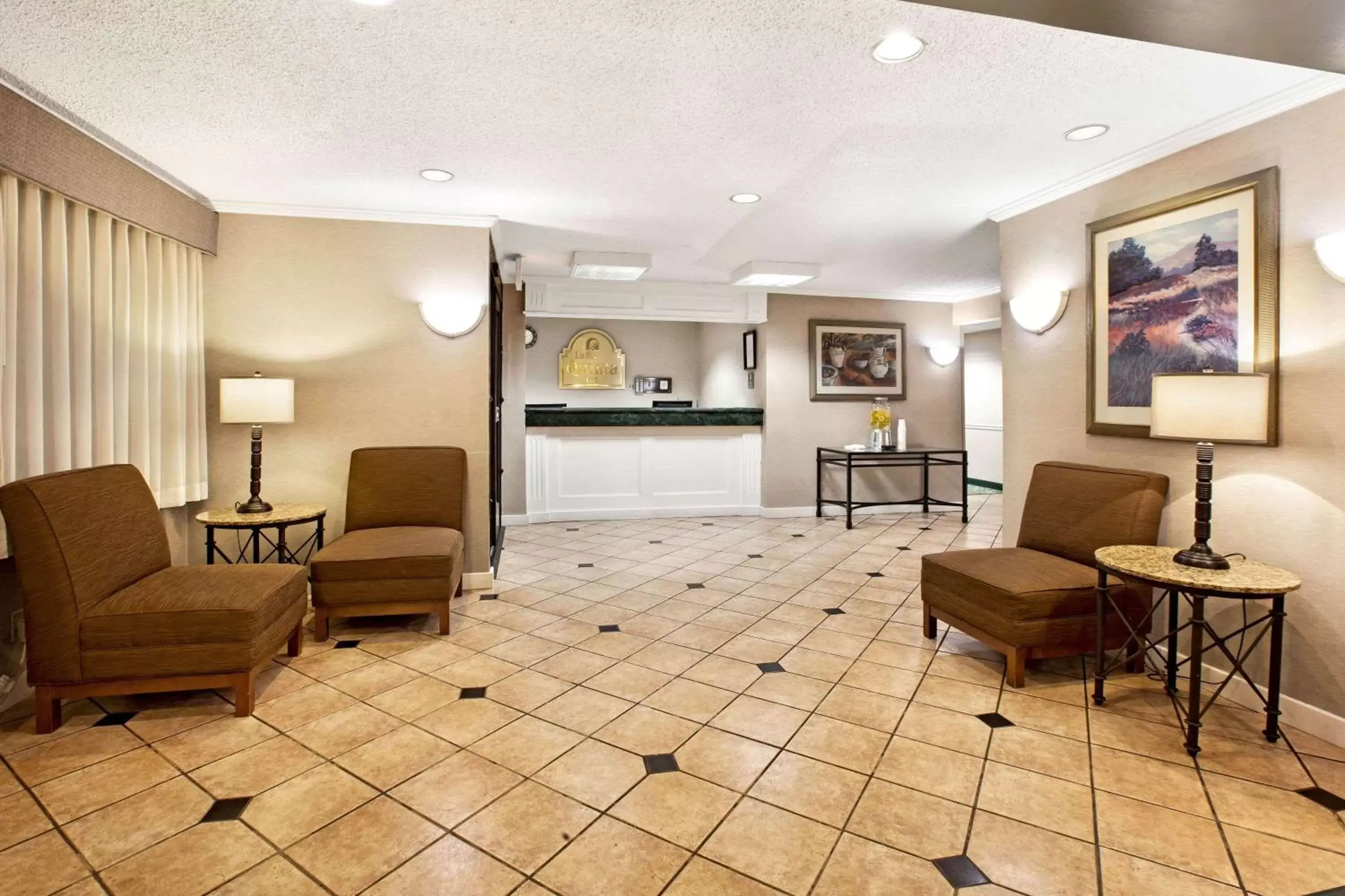 Lobby or reception, Seating Area in La Quinta Inn by Wyndham Detroit Canton