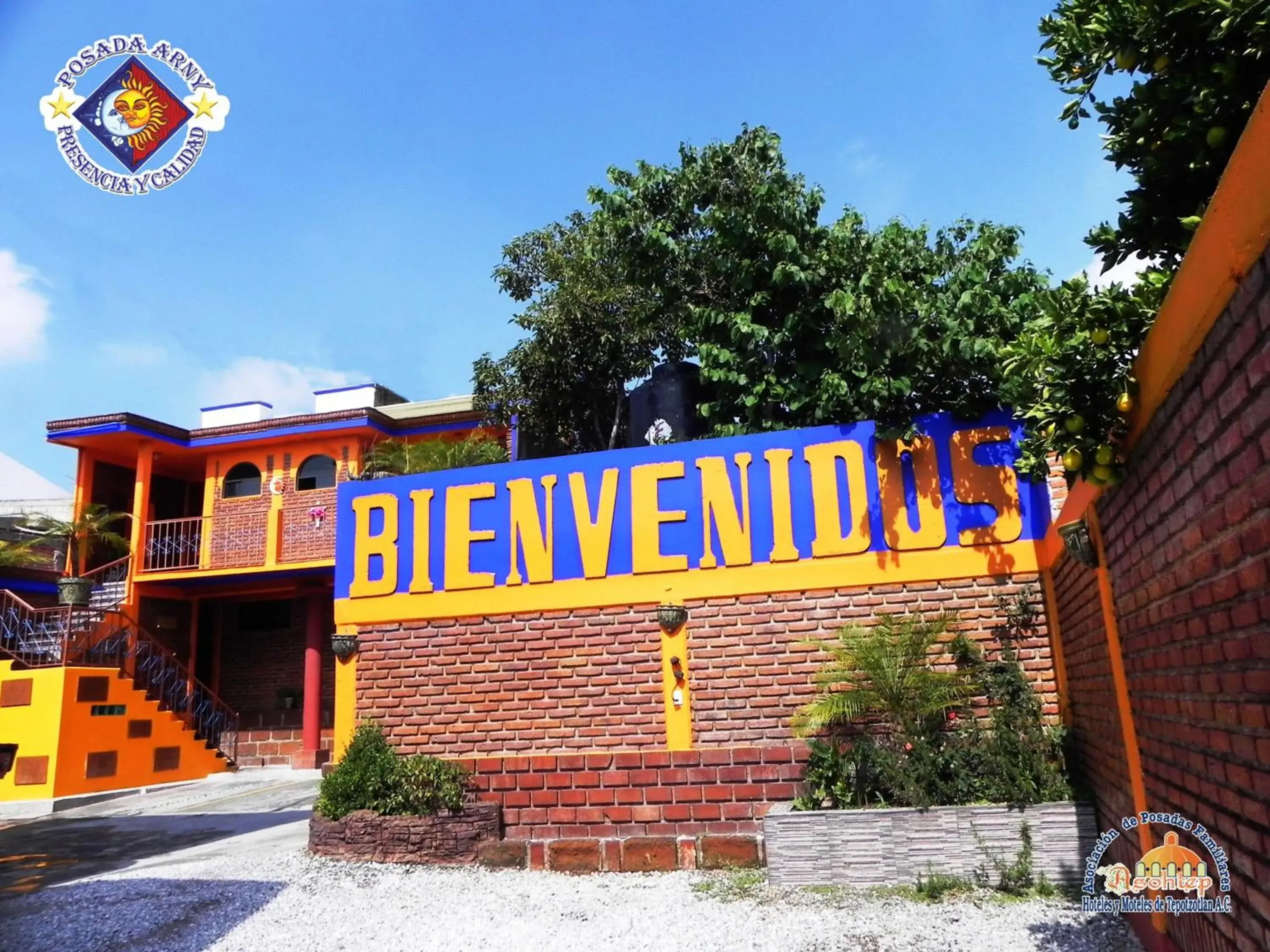 Facade/entrance, Property Building in Posada Arny