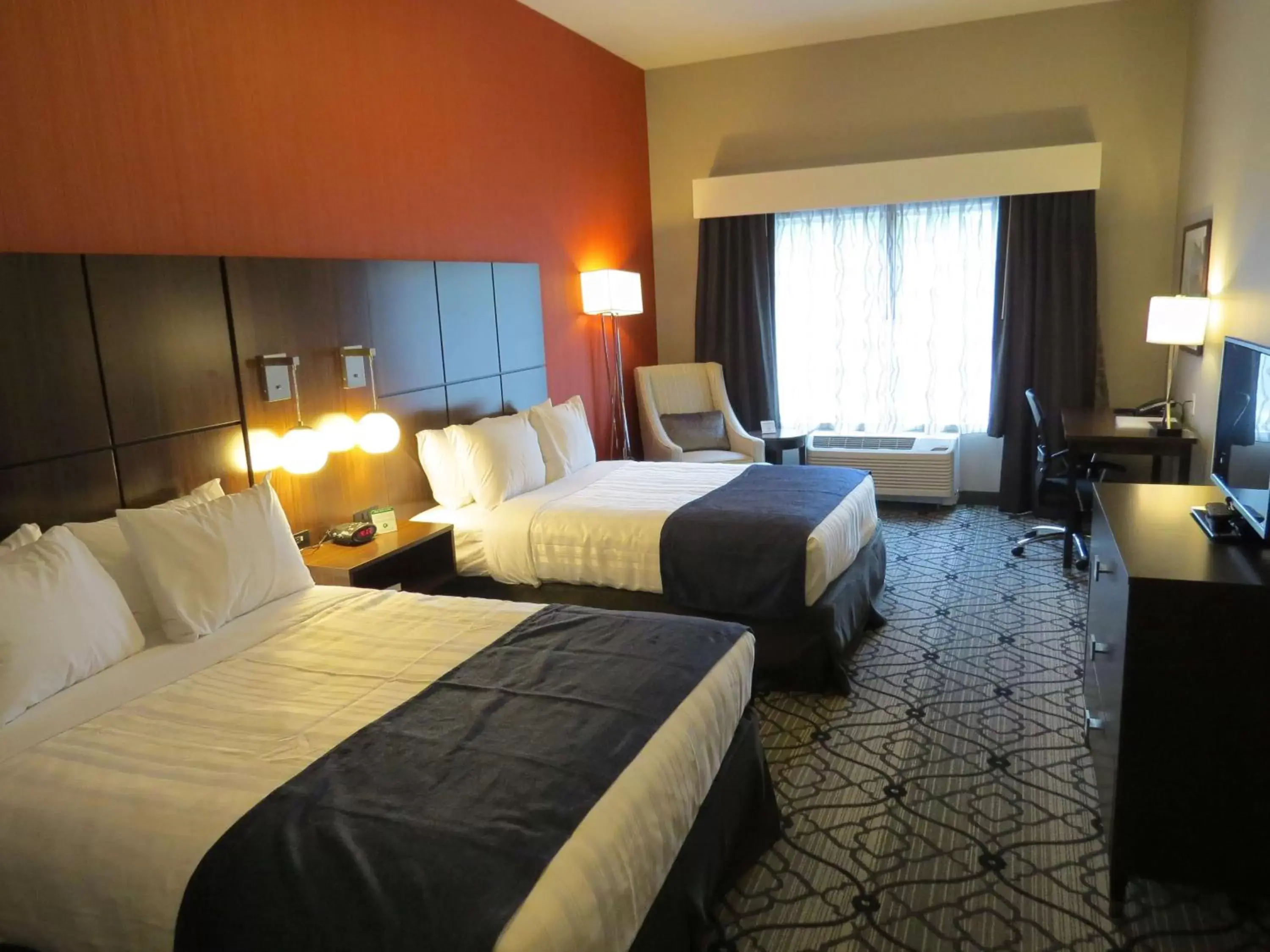 Photo of the whole room, Bed in Best Western Gettysburg