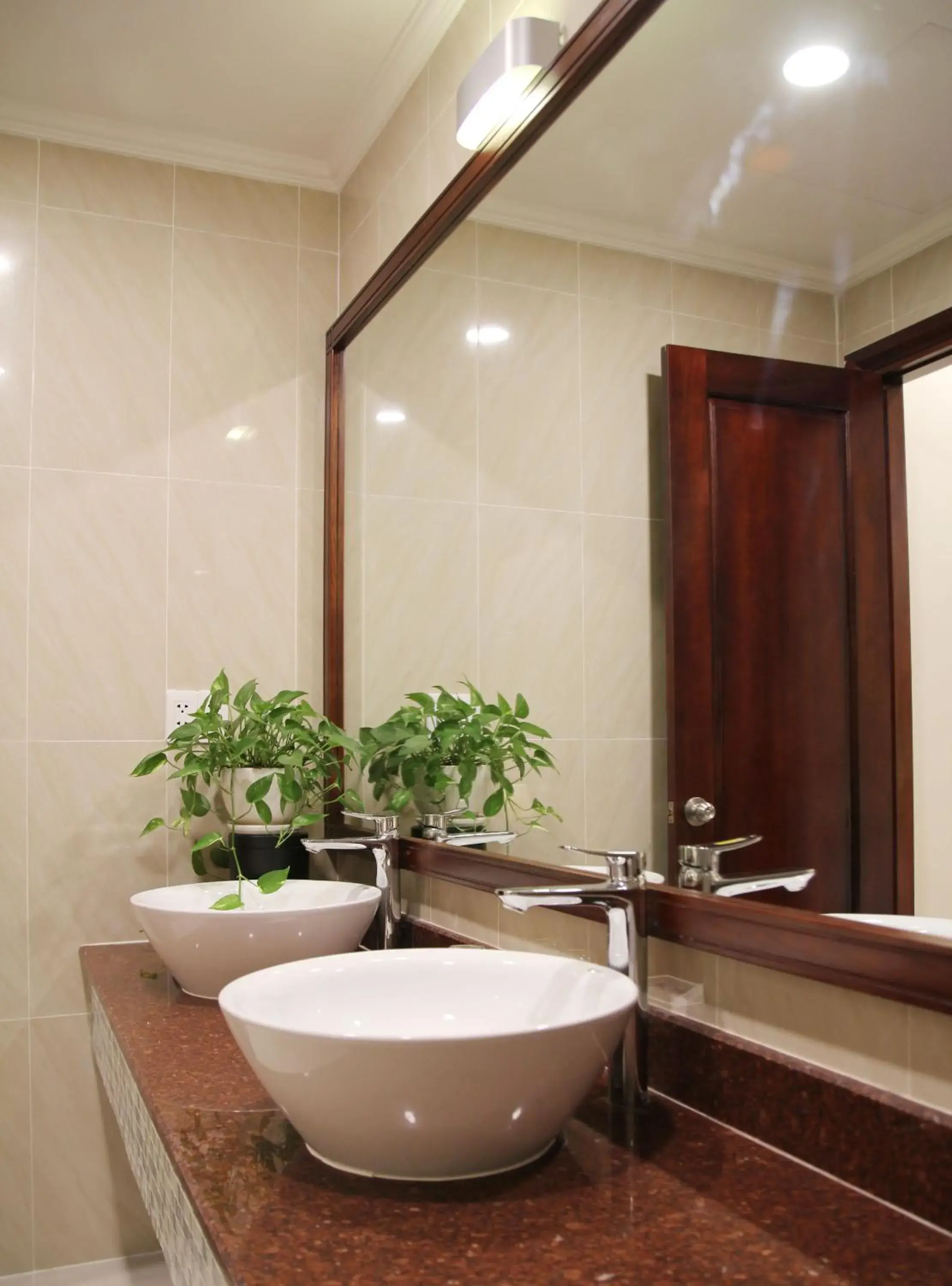 Bathroom in Dong Khanh Hotel