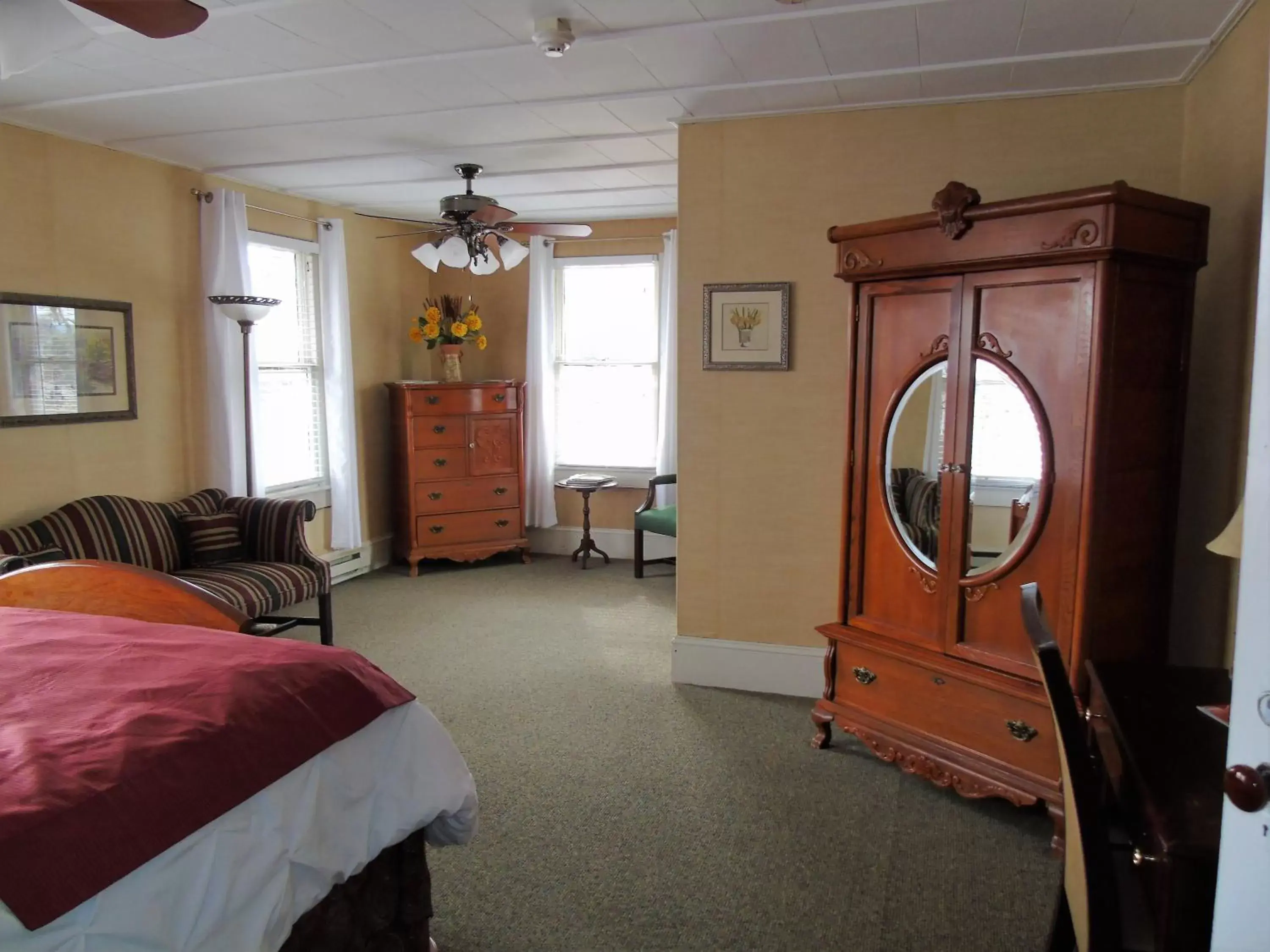 Bedroom in The Charleston Inn